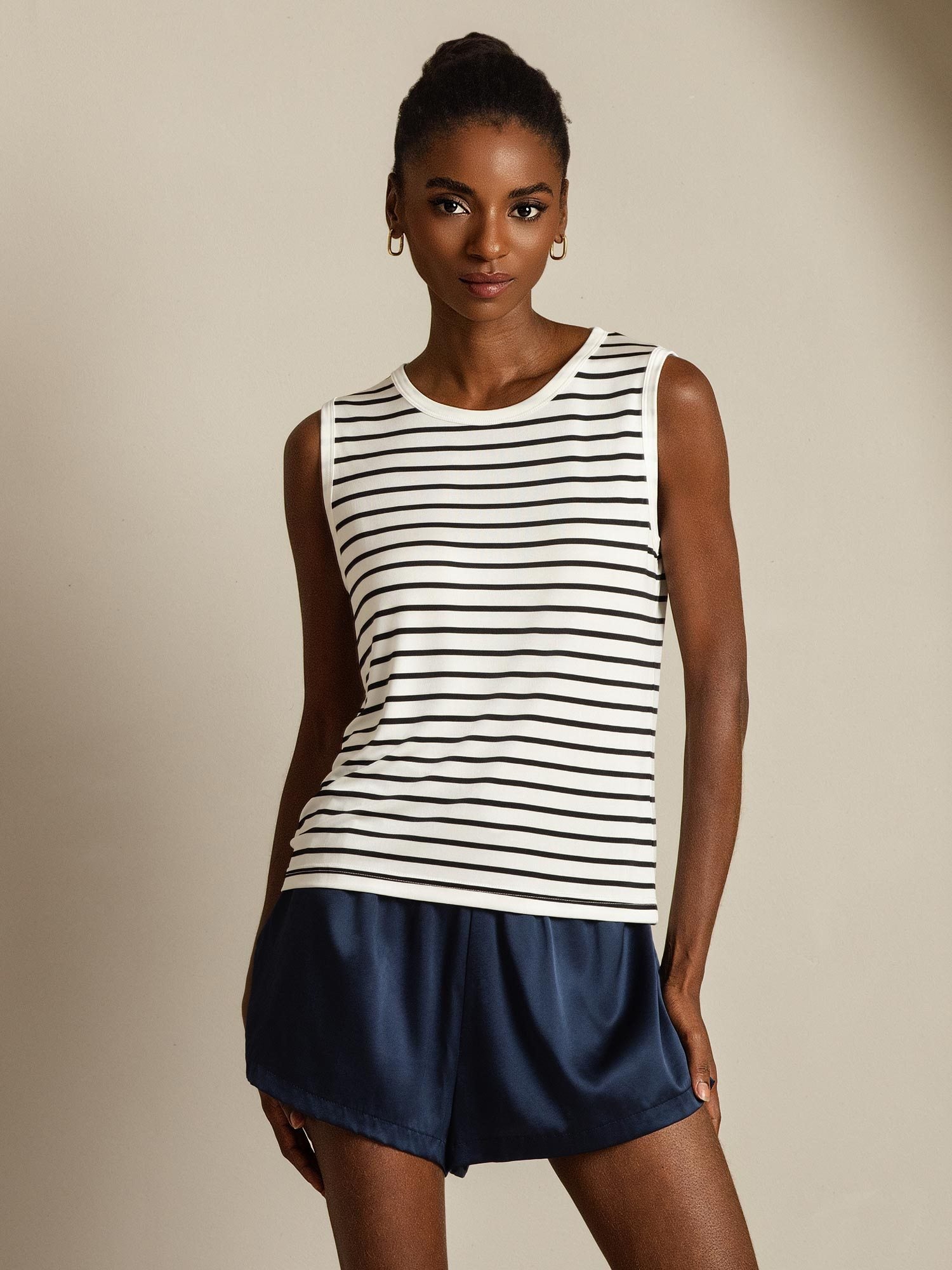 [شريط أبيض] SilkSilky-SA Pure Silk بدون أكمام رقبة مستديرة كامي 008