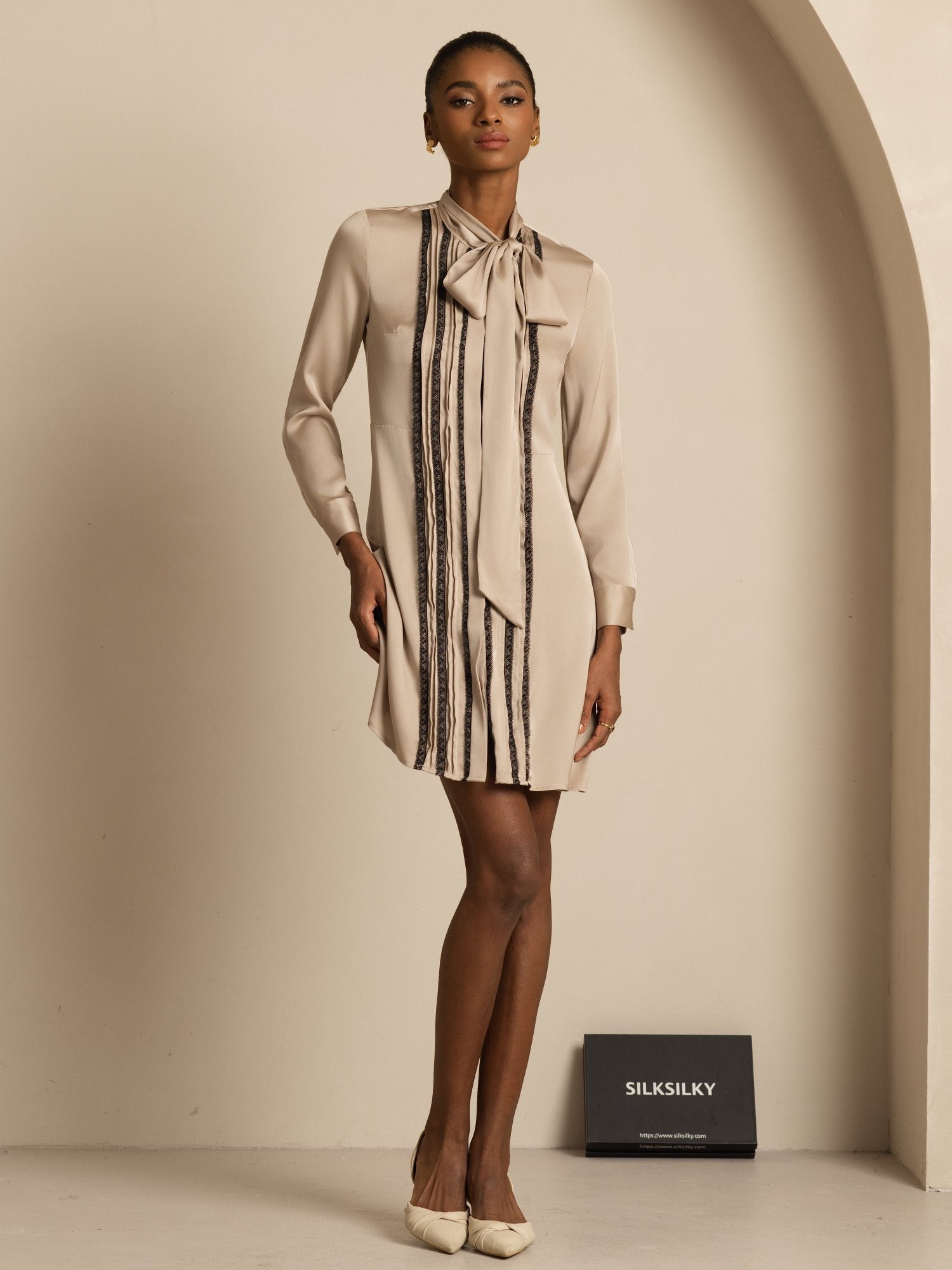 [تان(بنيفاتح)] SilkSilky-SA 19Momme الحرير الأكمام الطويلة ياقة قابلة للربط فساتين نسائية 006