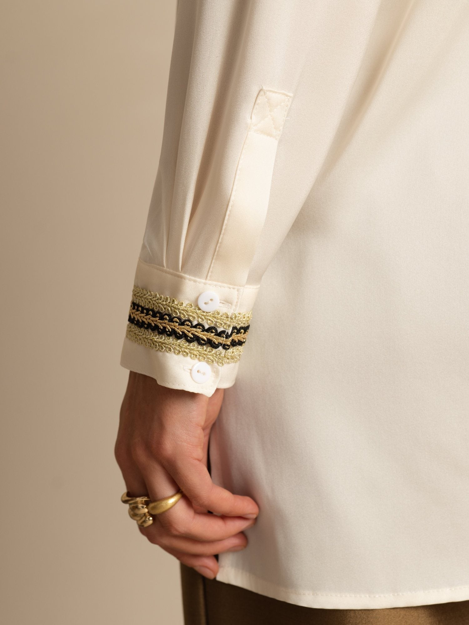 [لؤلؤة البحر] SilkSilky-SA 19Momme الحرير الأكمام الطويلة ياقة القاع بلوزة 006