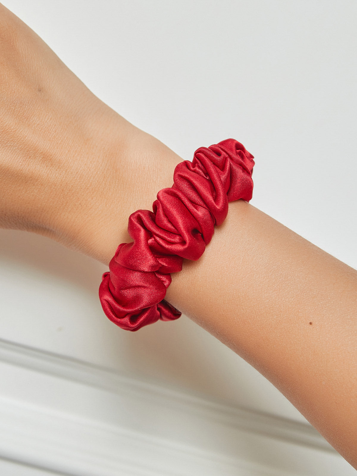 [أحمر] SilkSilky-SA 19Momme الحرير الخالص Scrunchie 001