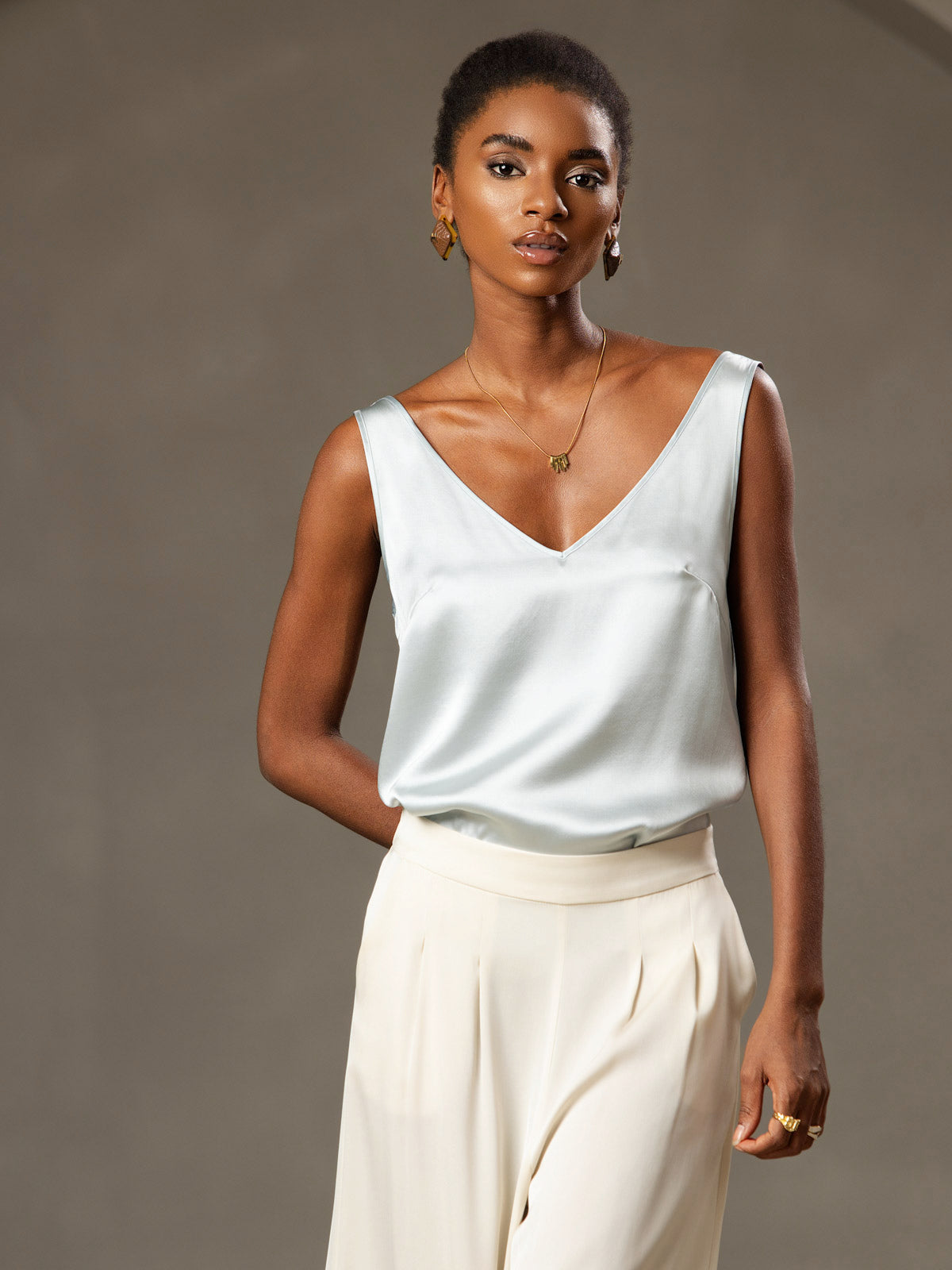 [أزرق فاتح] SilkSilky-SA 19Momme الحرير رقبة على شكل حرف V كامي 003,