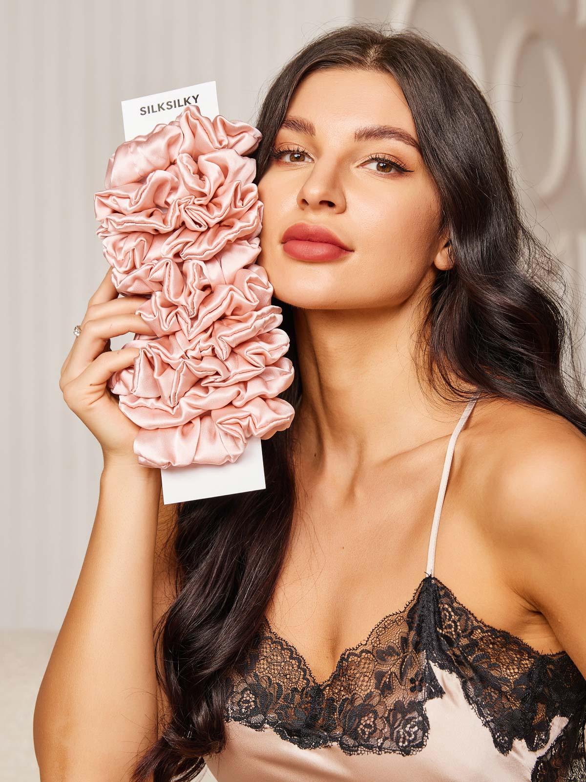 [لون القرنفل] SilkSilky-SA 19Momme الحرير الخالص Scrunchie 001
