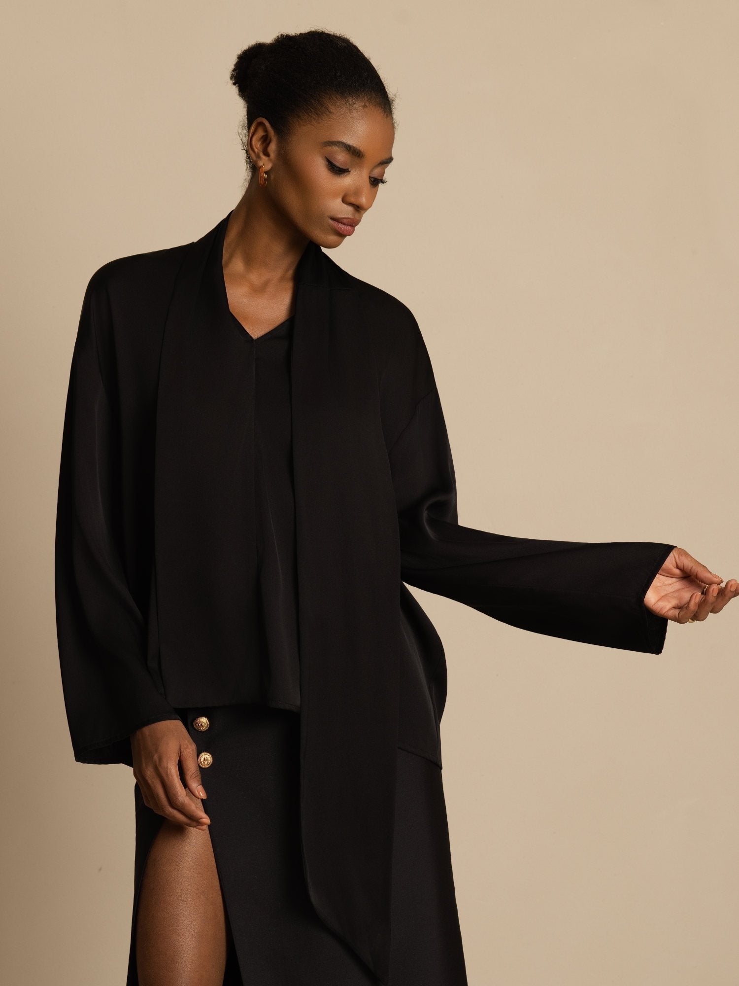 [أسود] SilkSilky-SA 19Momme الحرير الأكمام الطويلة رقبة على شكل حرف V بلوزة 003