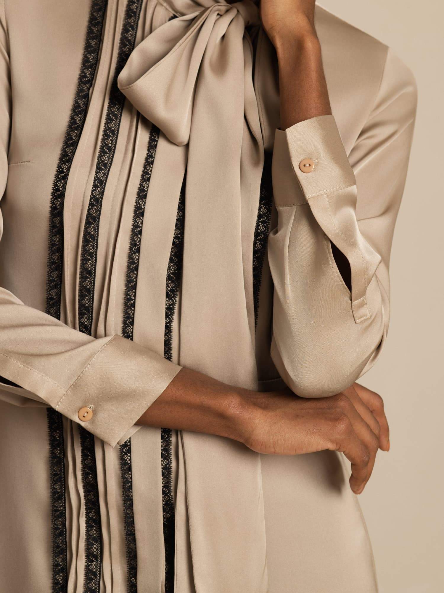 [تان(بنيفاتح)] SilkSilky-SA 19Momme الحرير الأكمام الطويلة ياقة قابلة للربط فساتين نسائية 005