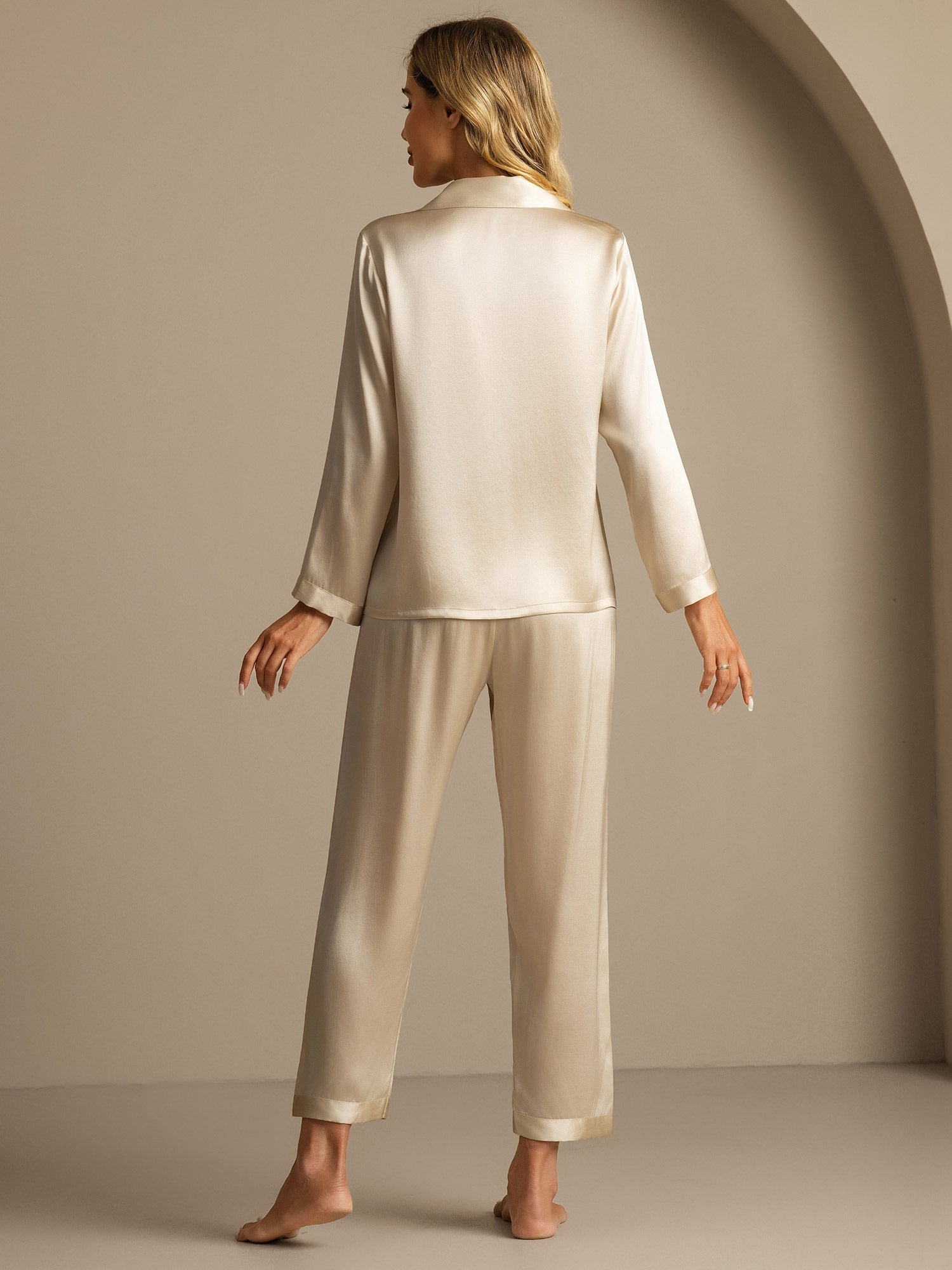 [شامبانيا] SilkSilky-SA الحرير الخالص Notch Collar طقم بيجامة نسائي 002,