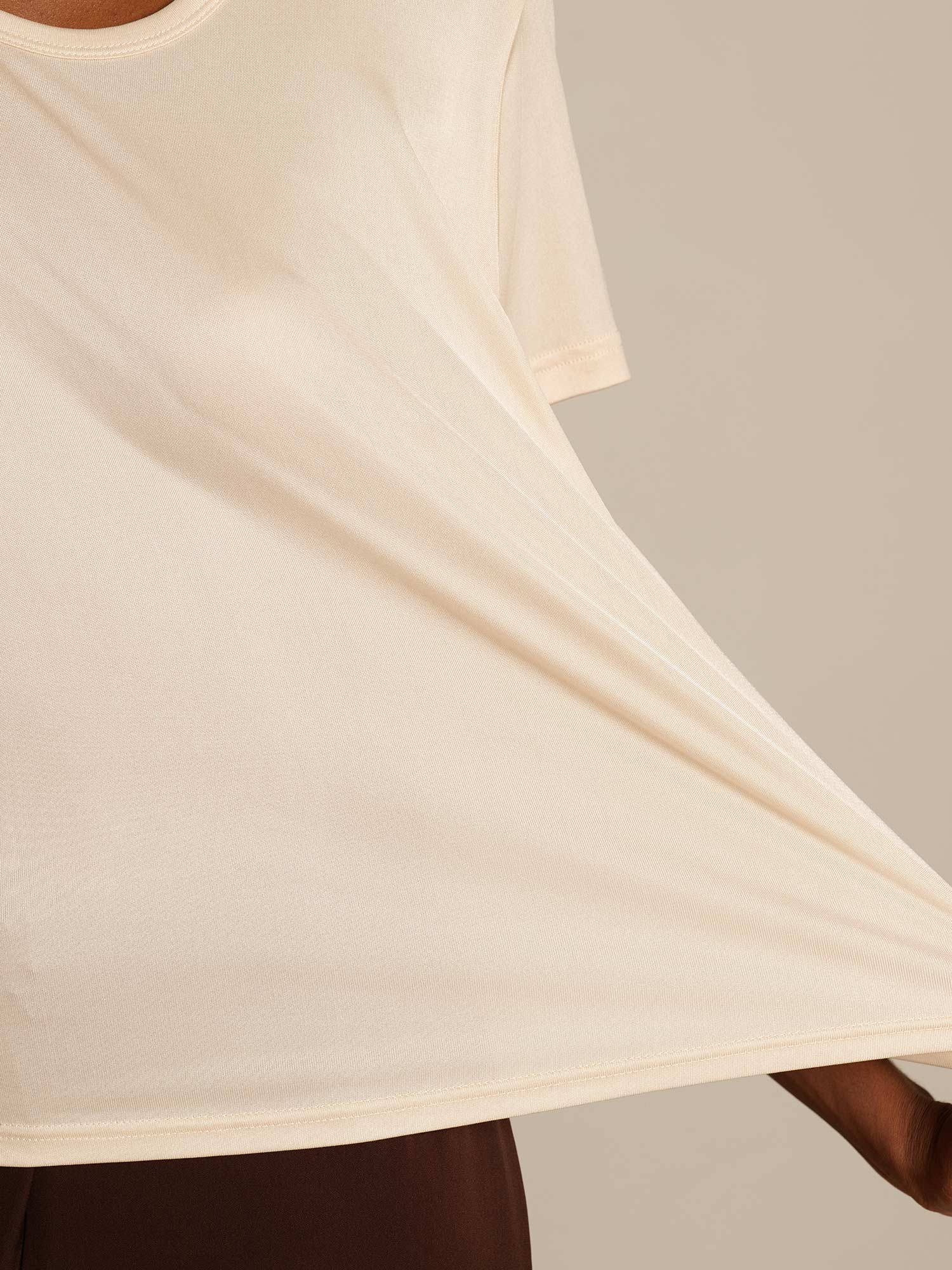 [اللون البيج] SilkSilky-SA محبوك الحرير رقبة مستديرة تي شيرت نسائية 004,