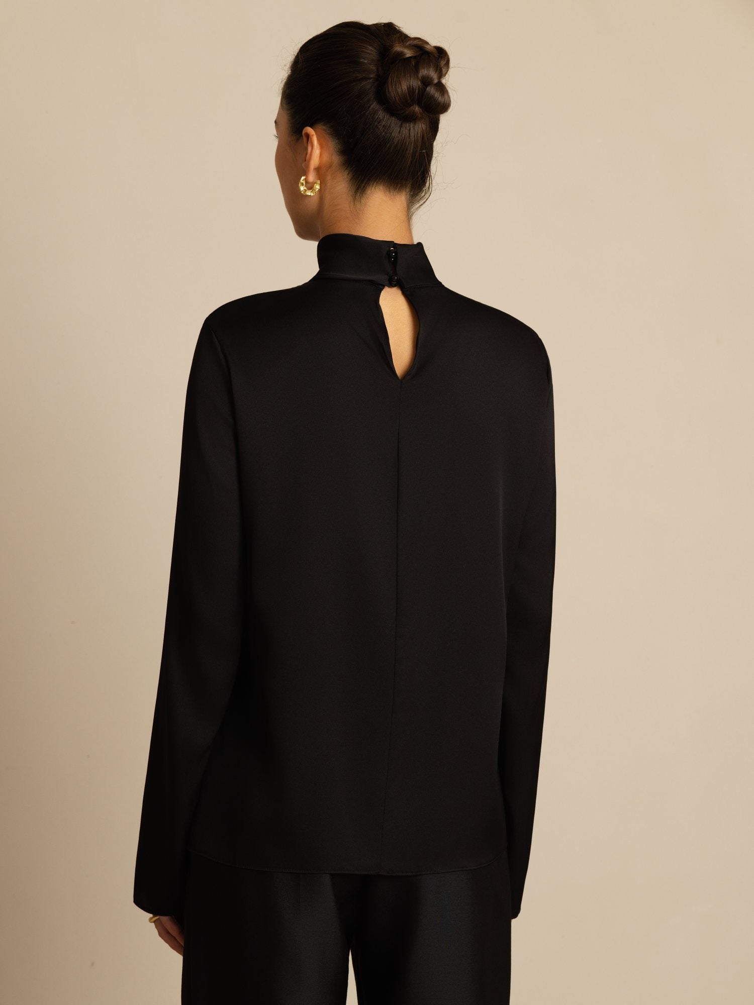 [أسود] SilkSilky-SA 19Momme الحرير الأكمام الطويلة ياقة مدورة تي شيرت نسائية 002