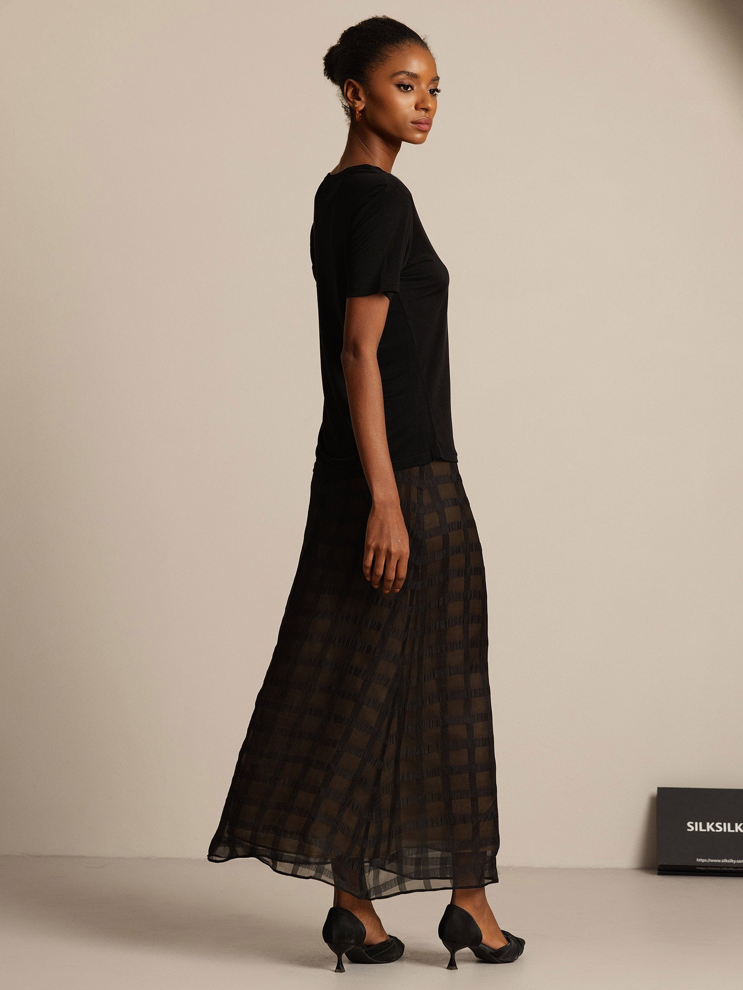 [أسود] SilkSilky-SA محبوك الحرير رقبة مستديرة تي شيرت نسائية 004,