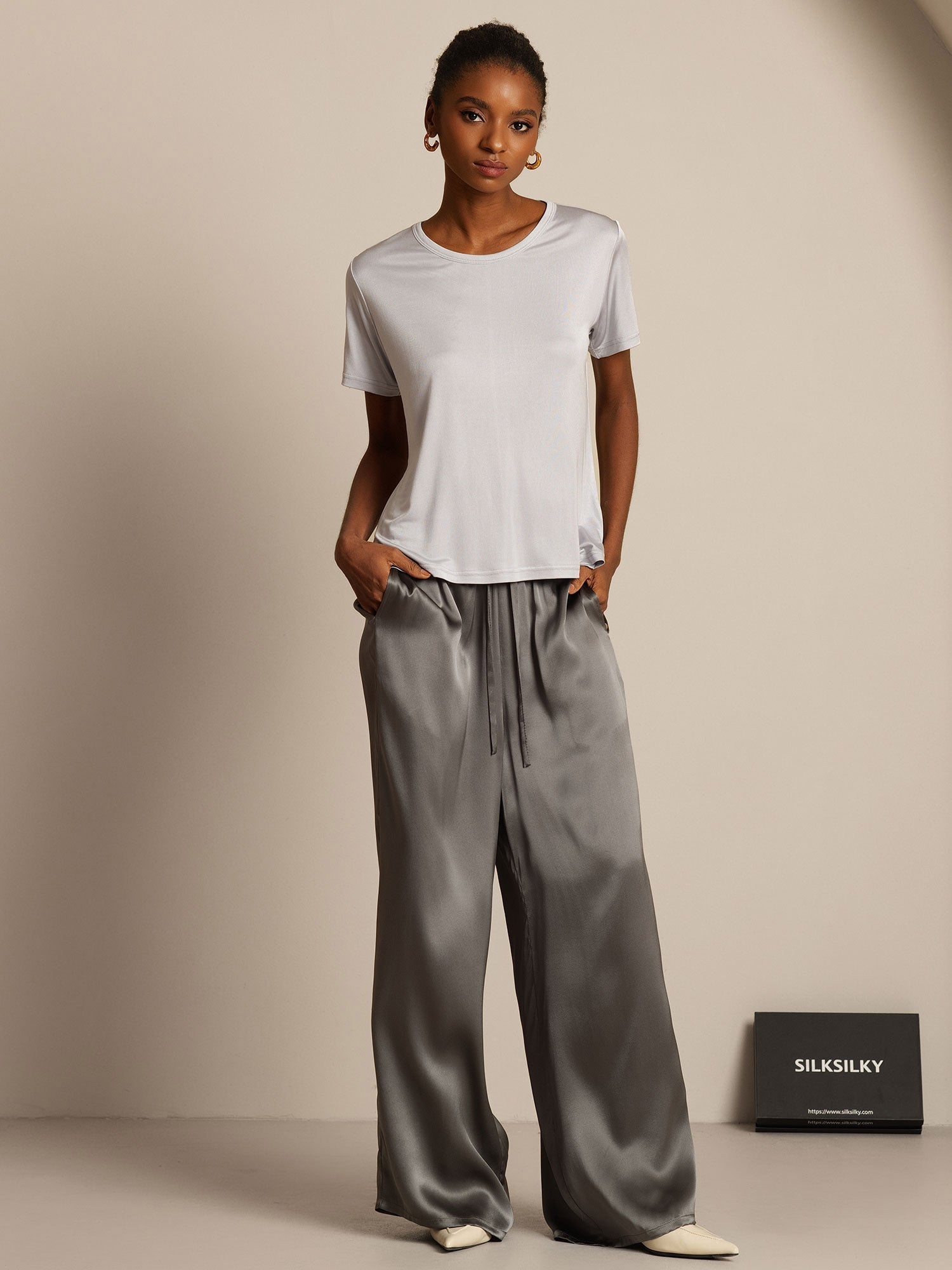 [فضة] SilkSilky-SA محبوك الحرير رقبة مستديرة تي شيرت نسائية 006,