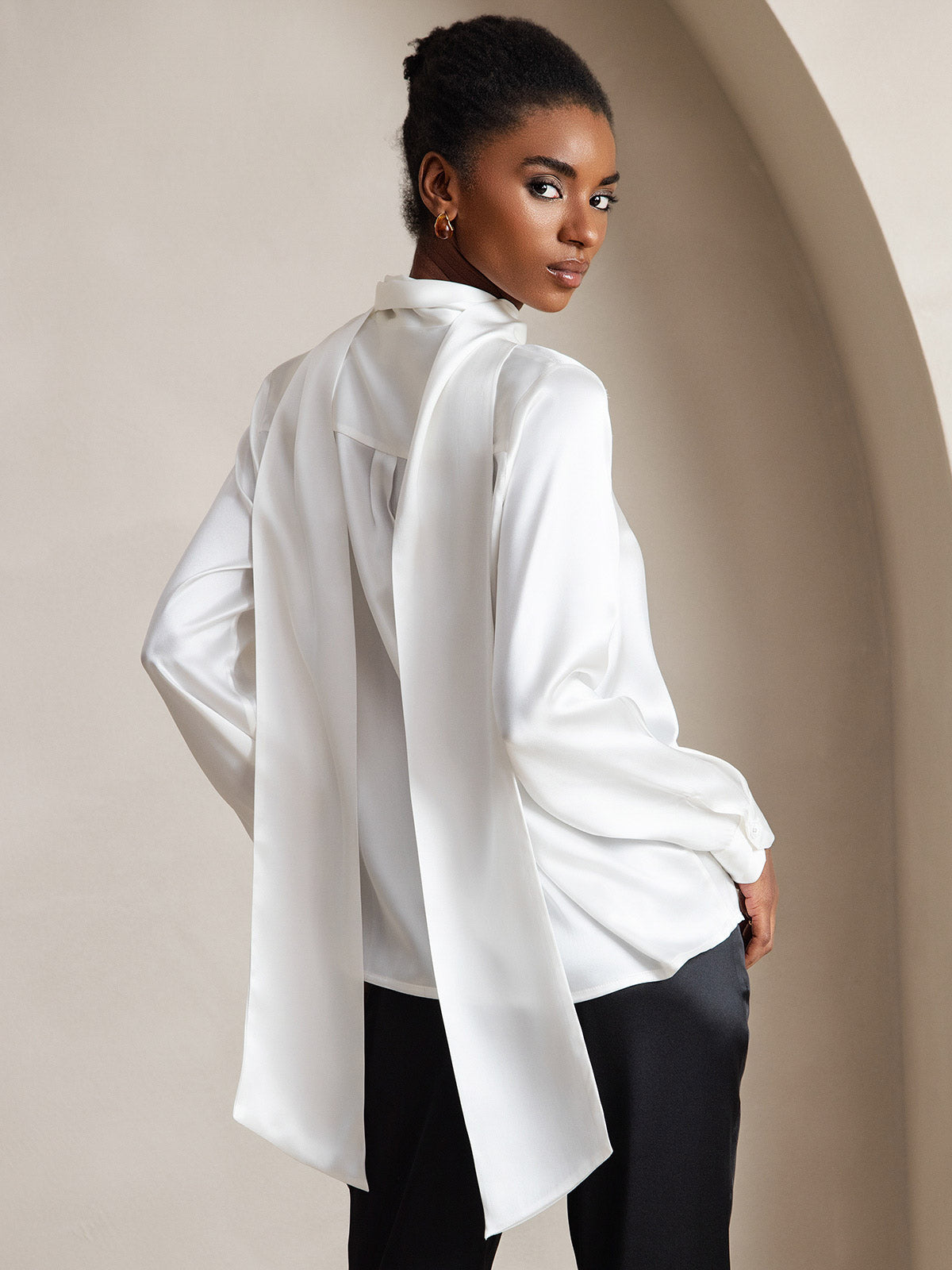 [أبيض] SilkSilky-SA Long Sleeve High Neck بلوزة 002