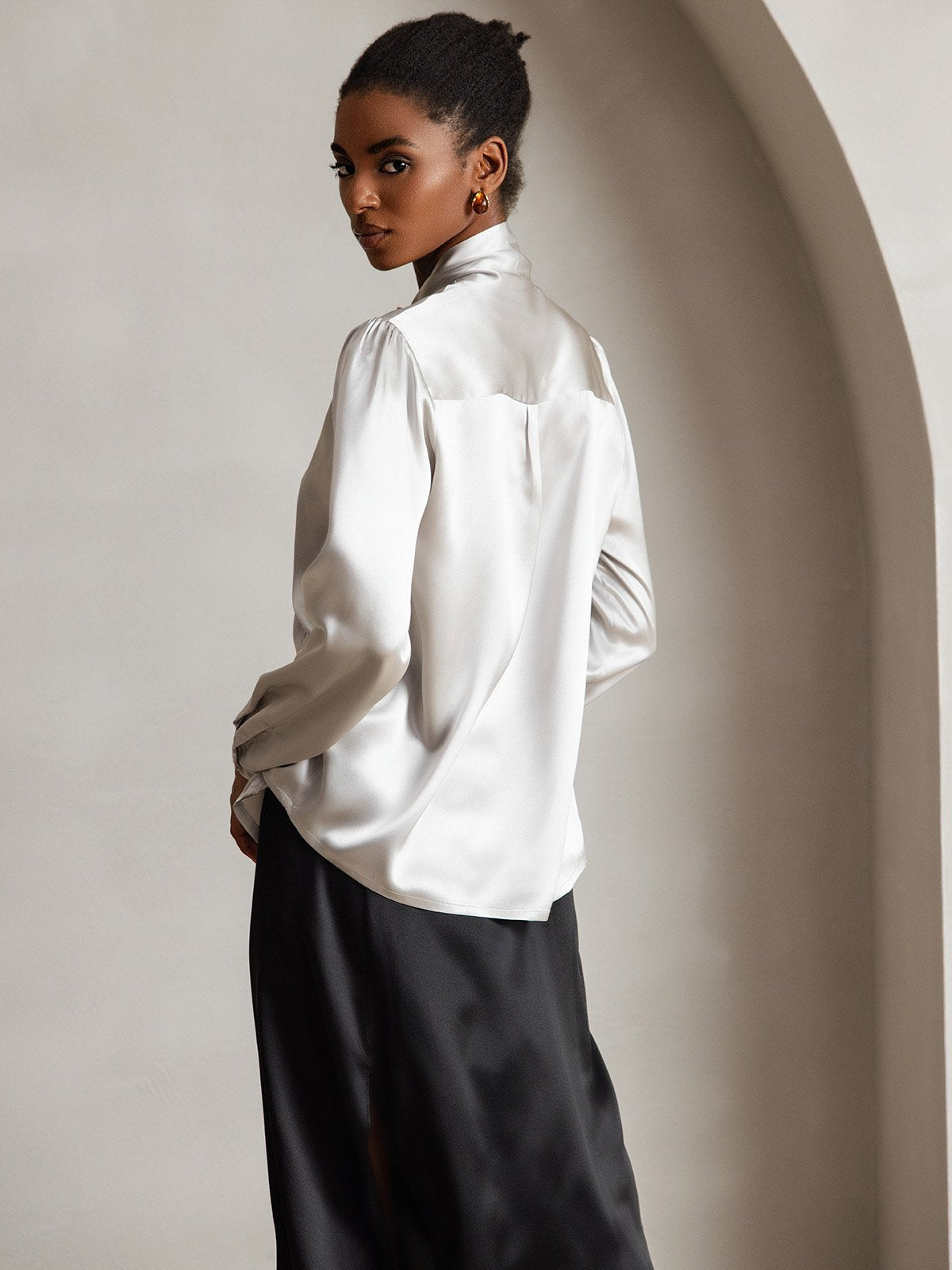 [رمادي فاتح] SilkSilky-SA 19Momme الحرير الأكمام الطويلة Blouse 002