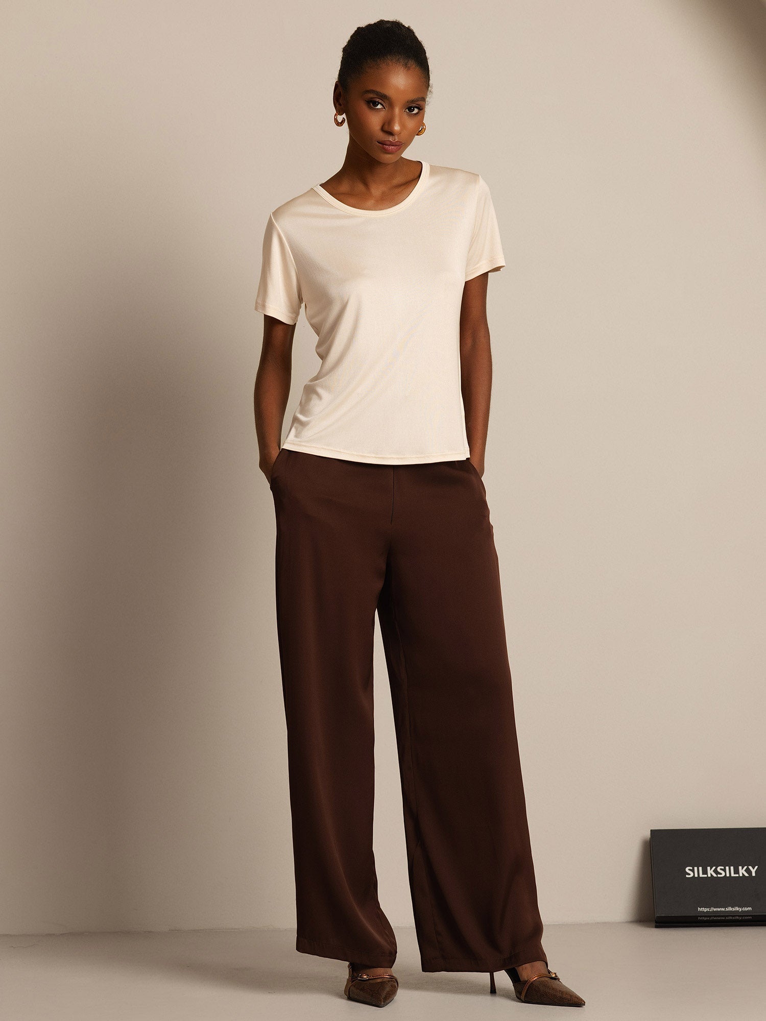 [اللون البيج] SilkSilky-SA محبوك الحرير رقبة مستديرة تي شيرت نسائية 005,
