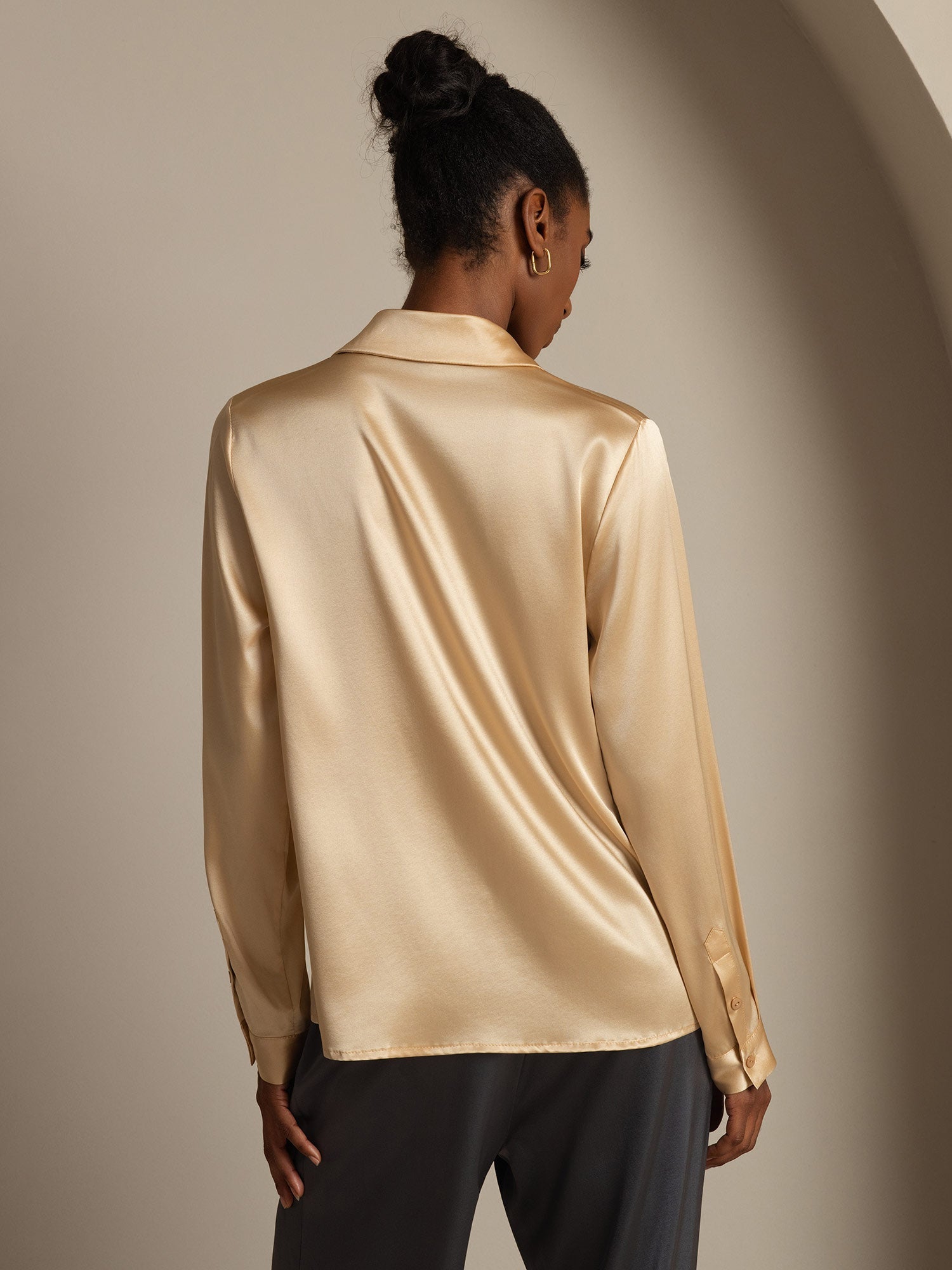 [شامبانيا] SilkSilky-SA 19Momme الحرير الأكمام الطويلة Lapel Collar بلايز نسائية 003