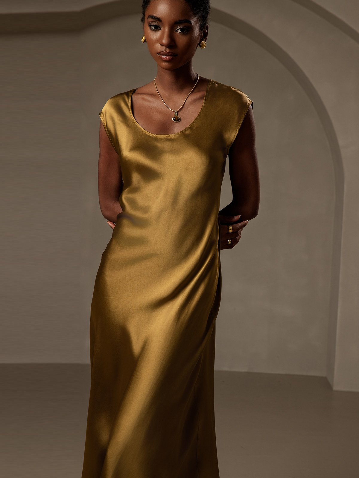 [بني] SilkSilky-SA 19Momme الحرير بدون أكمام رقبة مستديرة فساتين نسائية 003