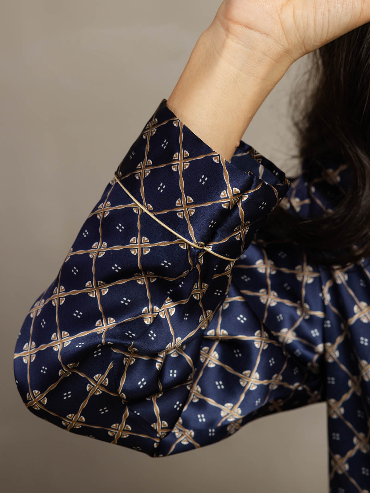 [سلسلة كحلي] SilkSilky-SA الحرير الخالص Womens Pajamas 007