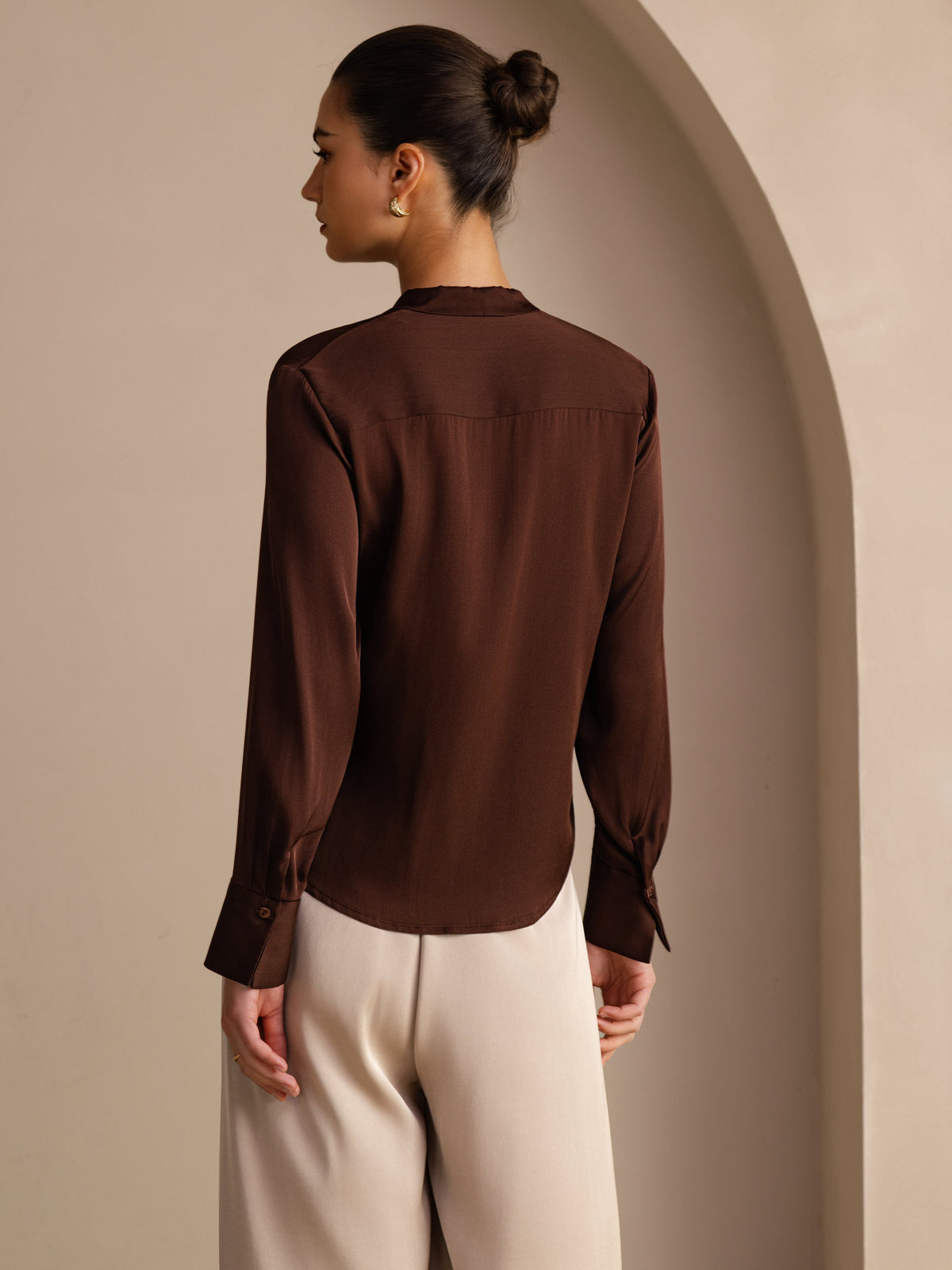 [شوكولاتة داكنة] SilkSilky-SA Long Sleeve Tie Neck بلوزات نسائية 002