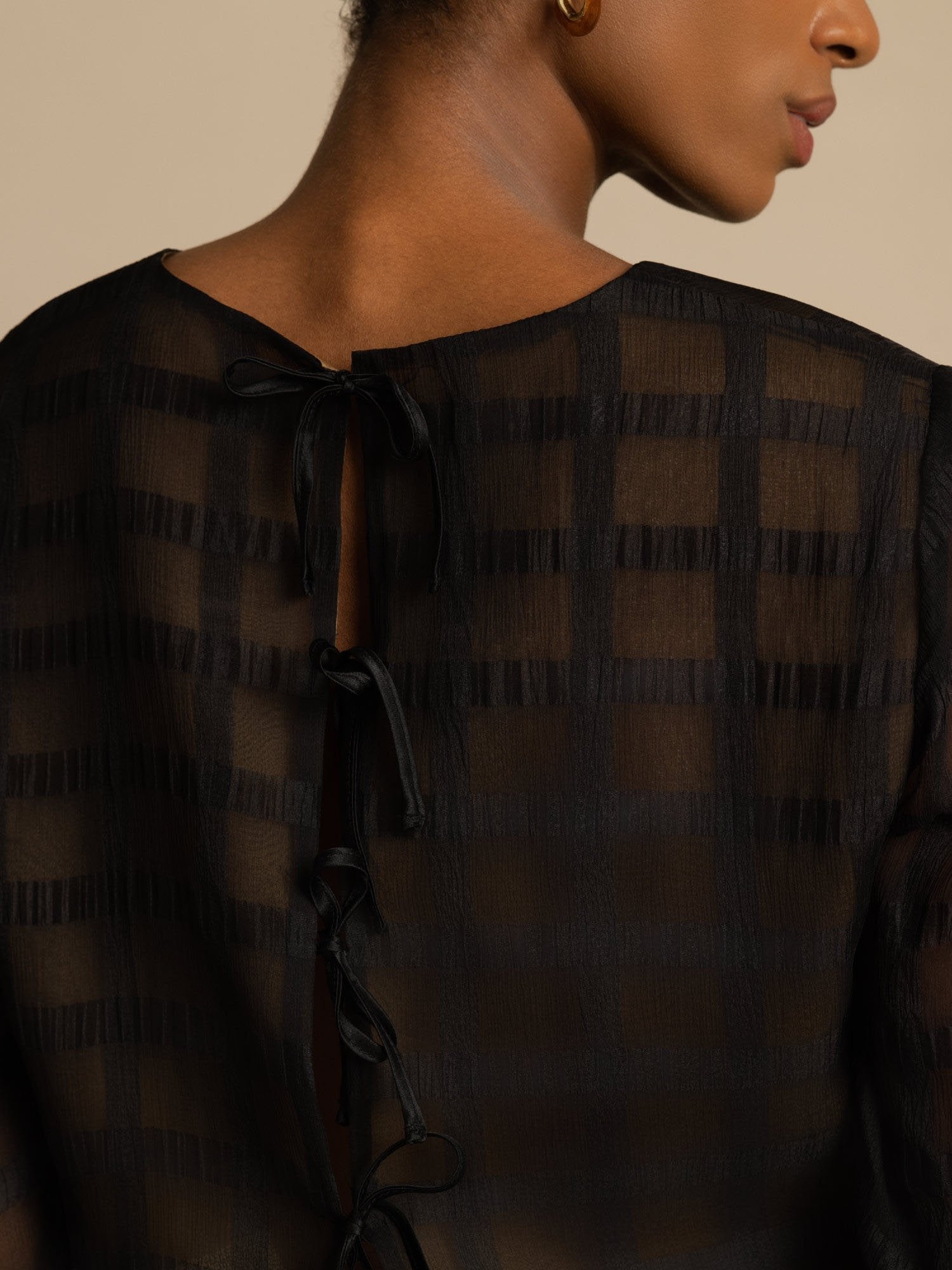 [أسود] SilkSilky-SA الحرير الخالص الأكمام الطويلة رقبة مستديرة Women''s Outfit Sets 004