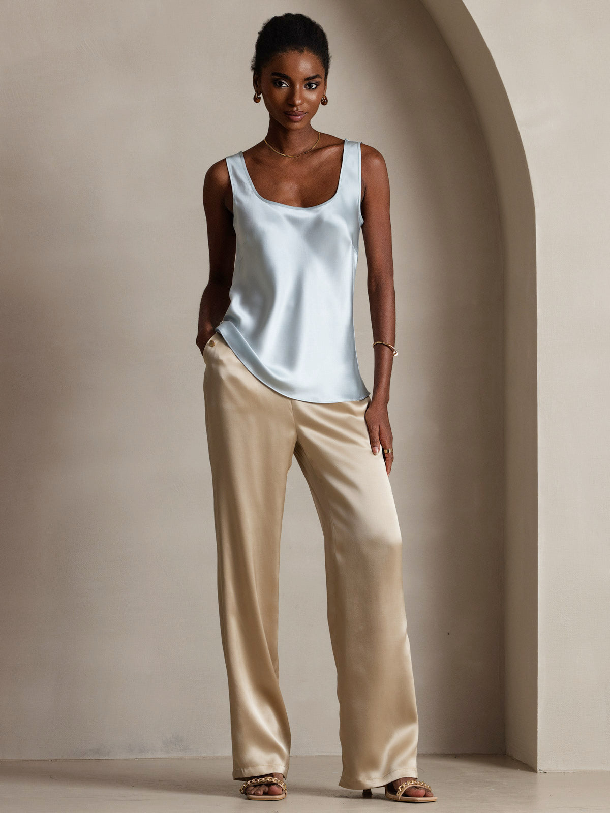 [أزرق فاتح] SilkSilky-SA 19Momme الحرير رقبة على شكل حرف U كامي 001,