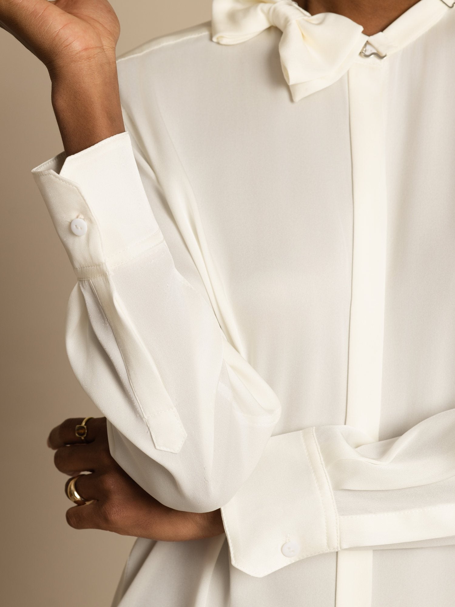 [أبيض] SilkSilky-SA 19Momme الحرير الأكمام الطويلة ياقة القاع بلوزة 005