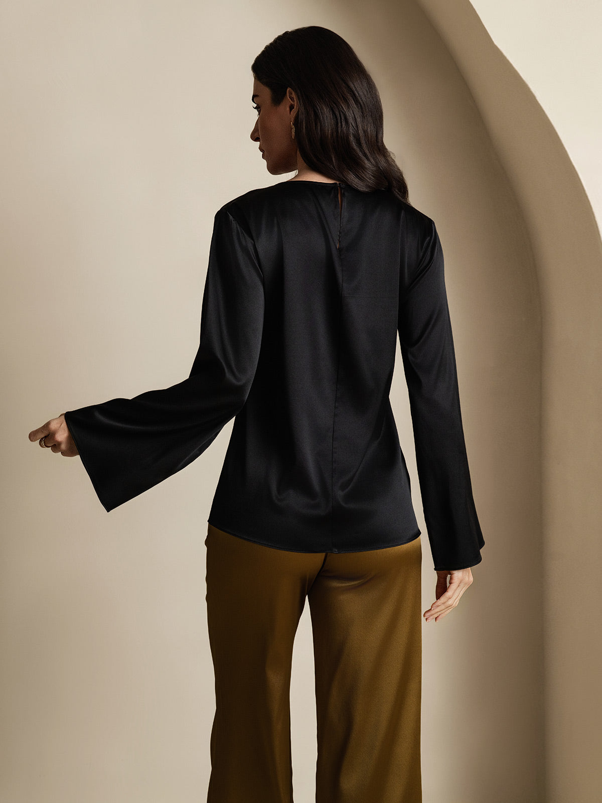 [أسود] SilkSilky-SA 19Momme الحرير الأكمام الطويلة رقبة مستديرة بلوزة 002