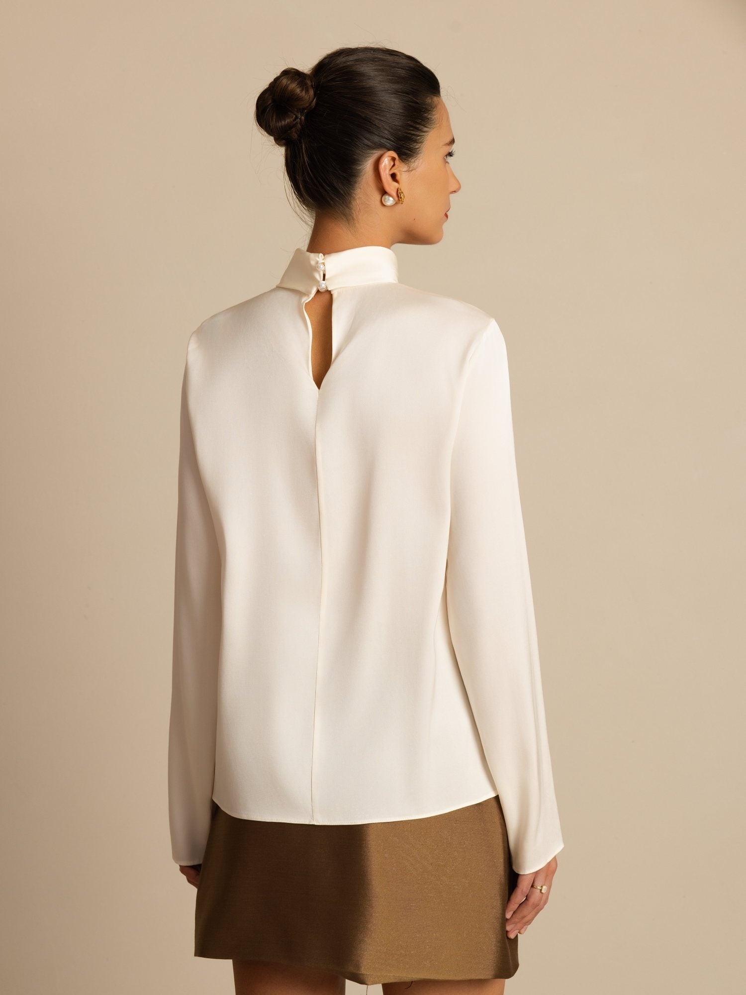 [شامبانيا] SilkSilky-SA 19Momme الحرير الأكمام الطويلة ياقة مدورة تي شيرت نسائية 002