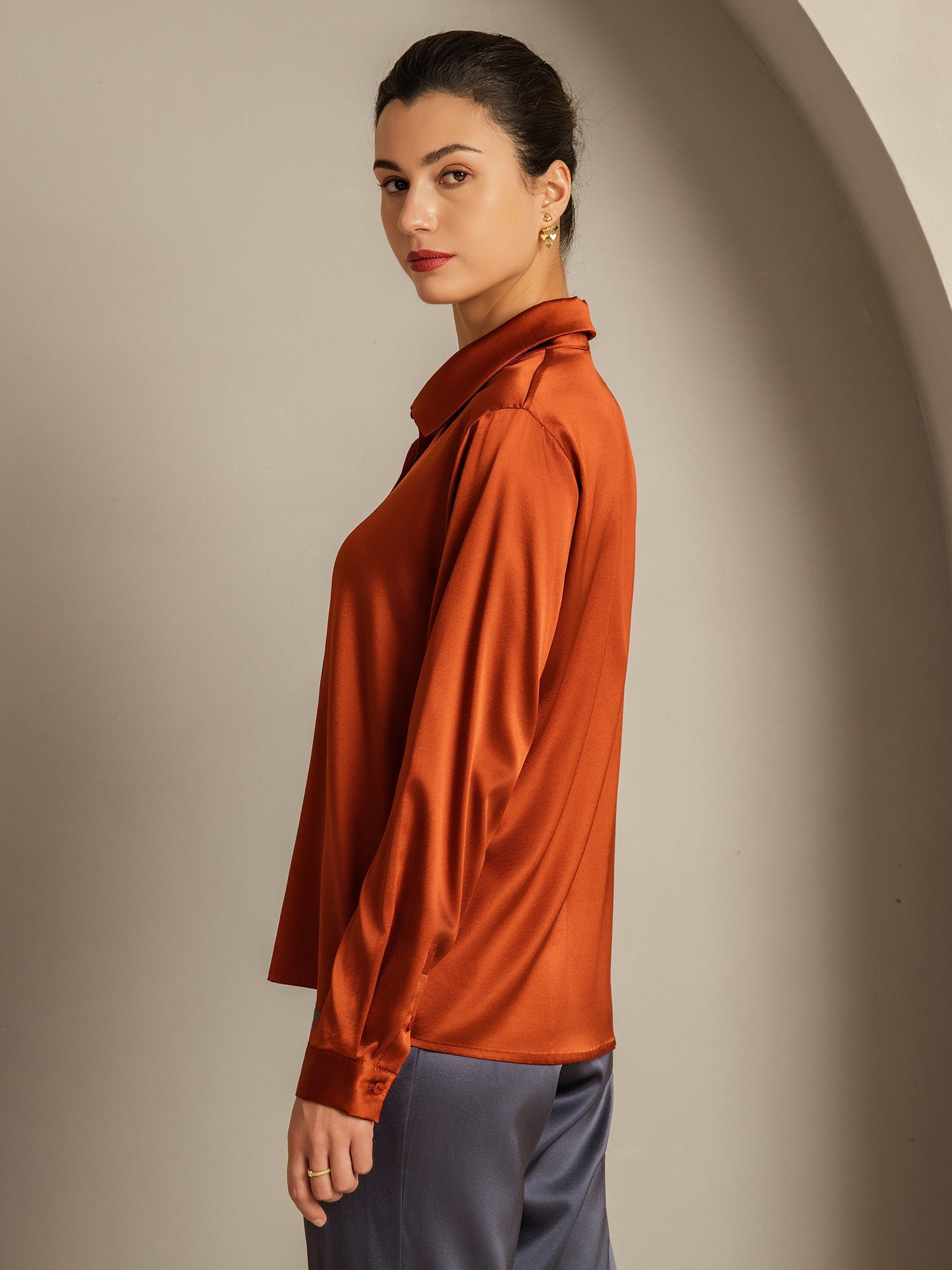 [الكراميل] SilkSilky-SA 19Momme الحرير الأكمام الطويلة Lapel Collar بلايز نسائية 002