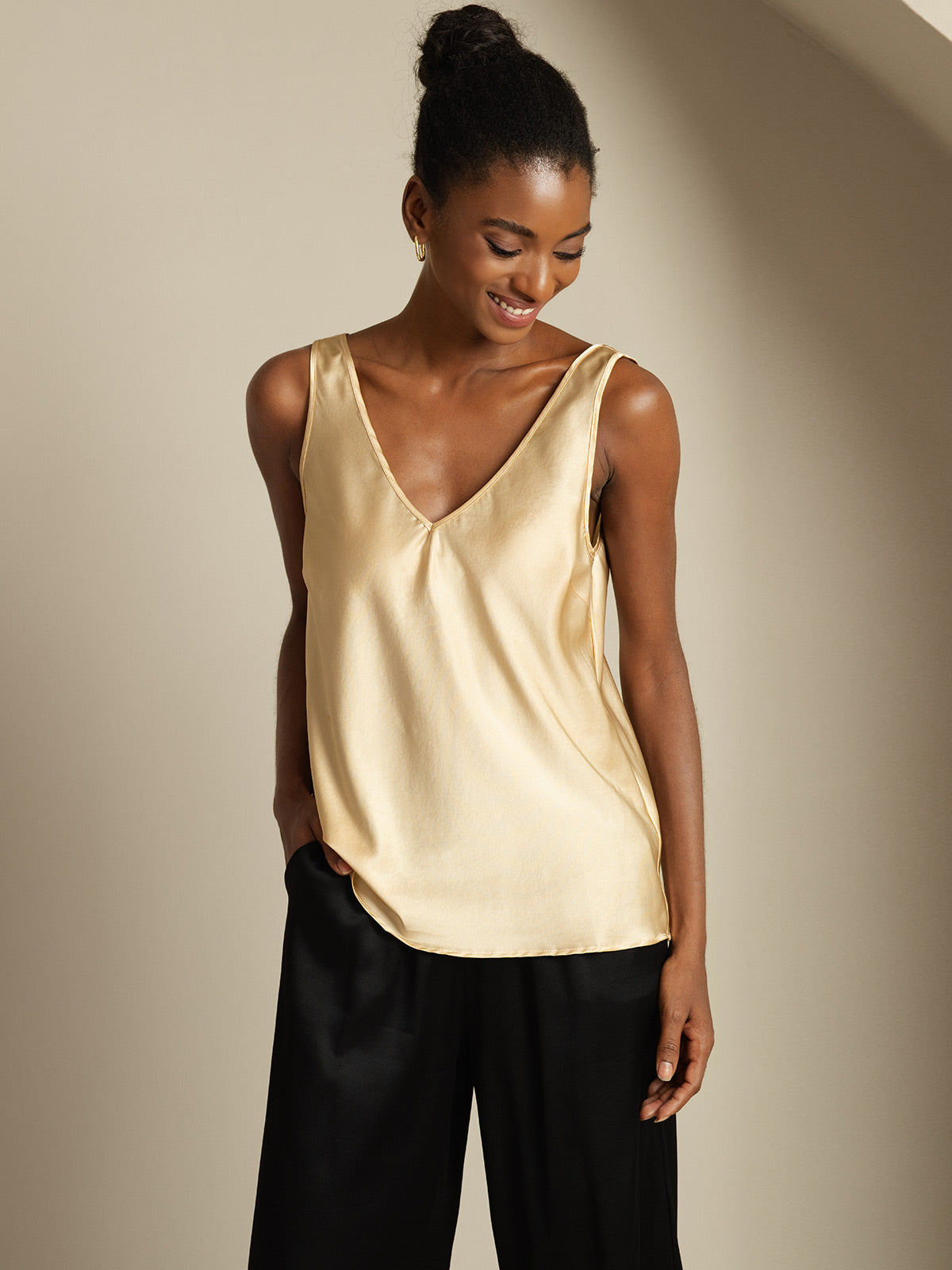 [شامبانيا] SilkSilky-SA 19Momme الحرير رقبة على شكل حرف V كامي 006,