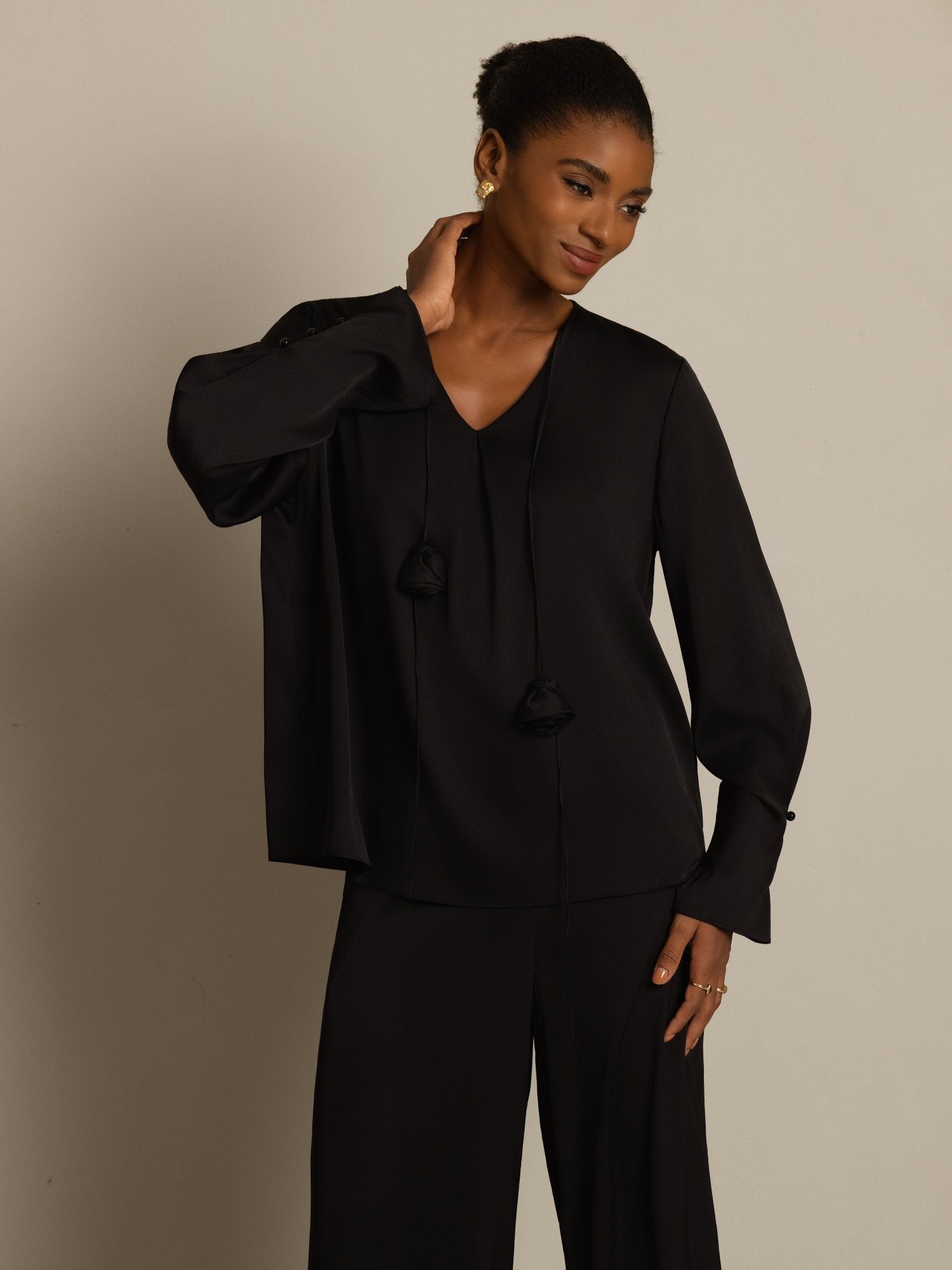 [أسود] SilkSilky-SA 19Momme الحرير الأكمام الطويلة رقبة على شكل حرف V بلوزة 004