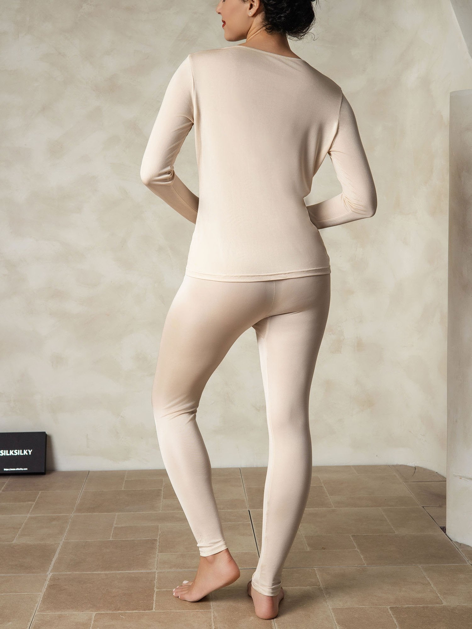 [تان(بنيفاتح)] SilkSilky-SA الحرير رقبة مستديرة طقم بيجامة نسائي 002
