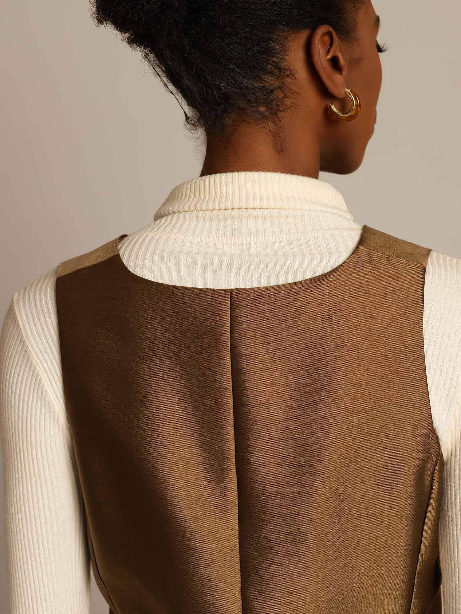 [برونزي] SilkSilky-SA 32Momme الحرير رقبة على شكل حرف V سترة نسائية 005,