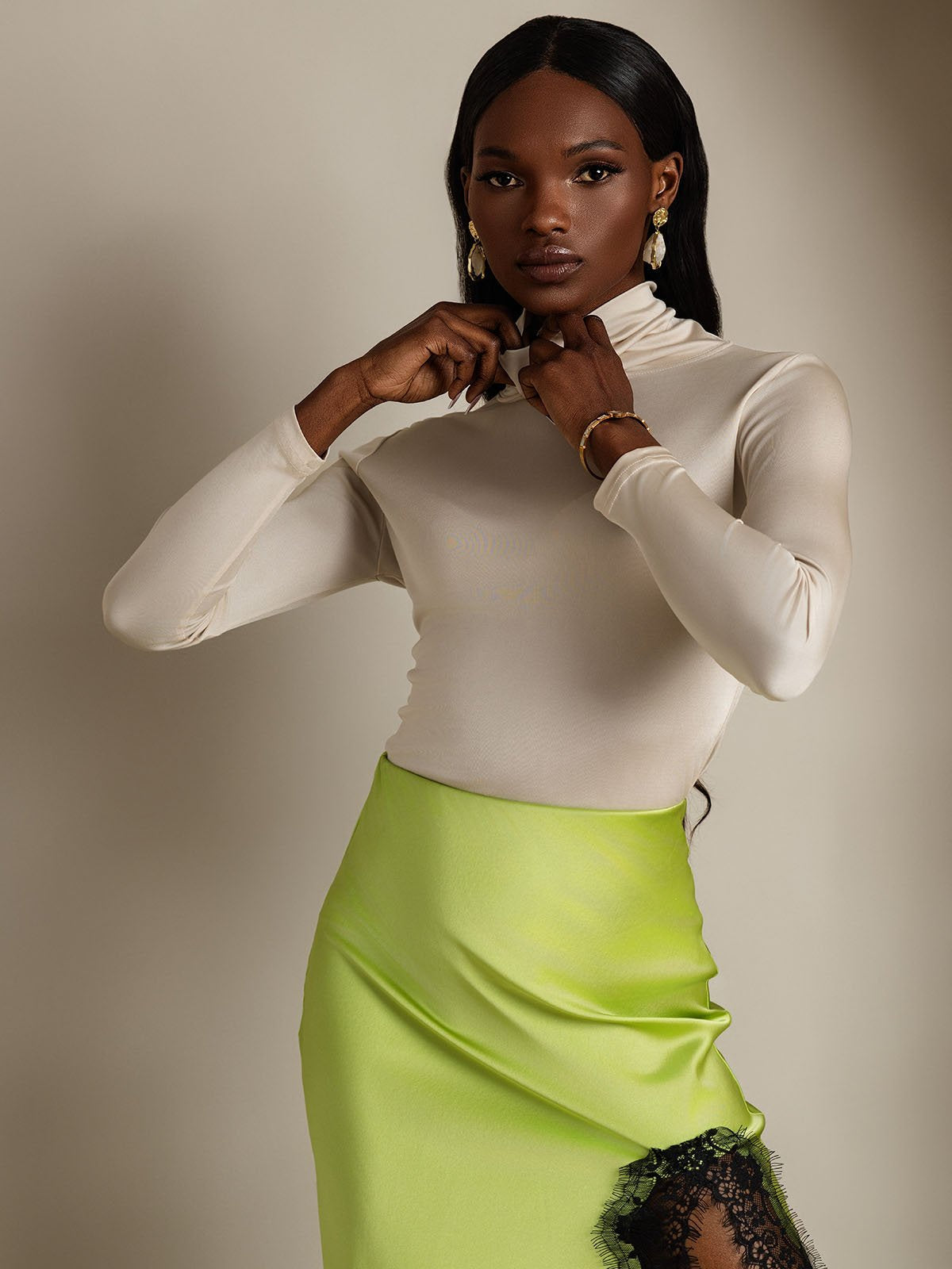 [اللون البيج] SilkSilky-SA الأكمام الطويلة ياقة مدورة تي شيرت نسائية 004