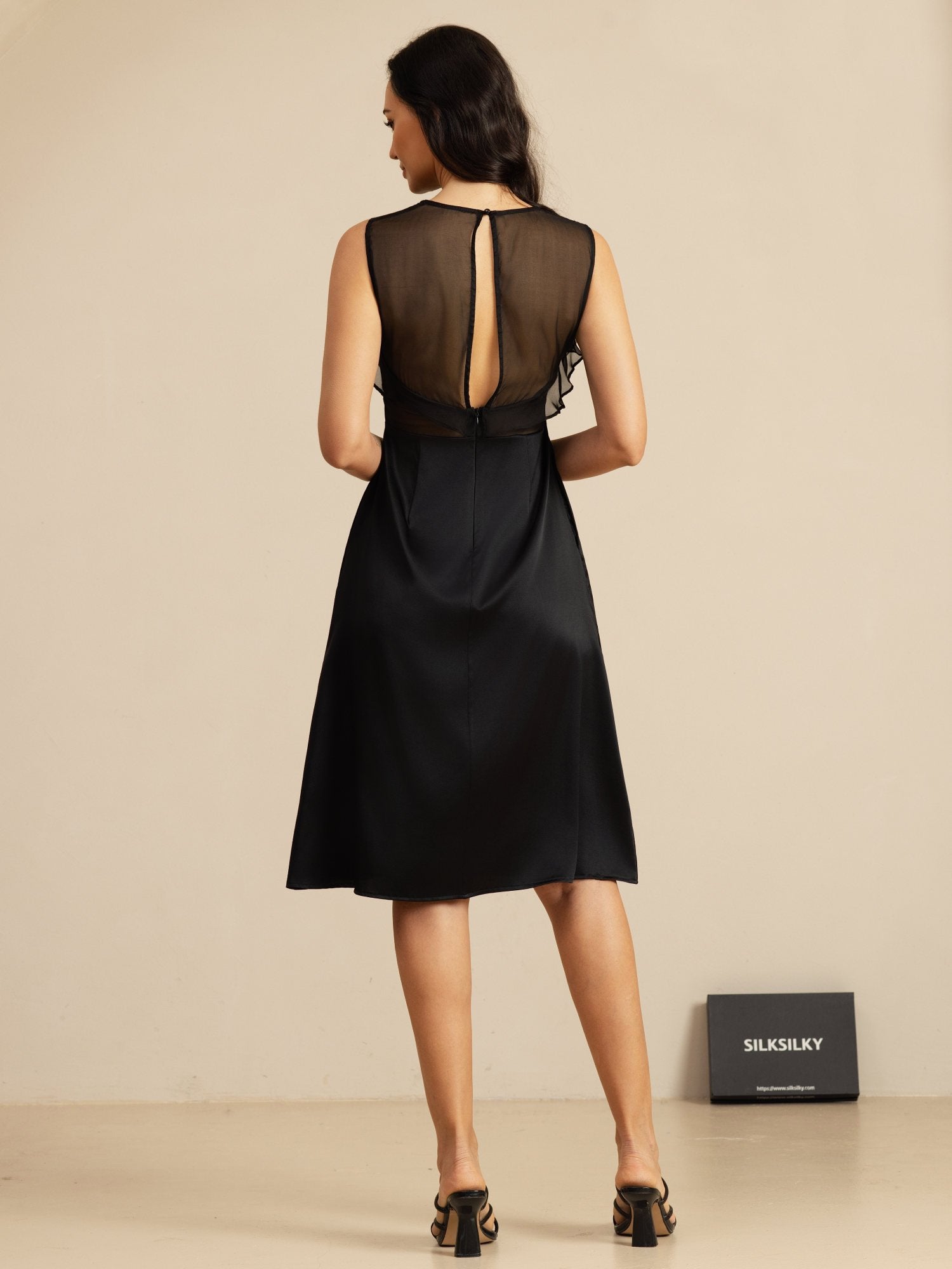[أسود] SilkSilky-SA 19Momme Sleeveless Illusion Neck فساتين نسائية 002