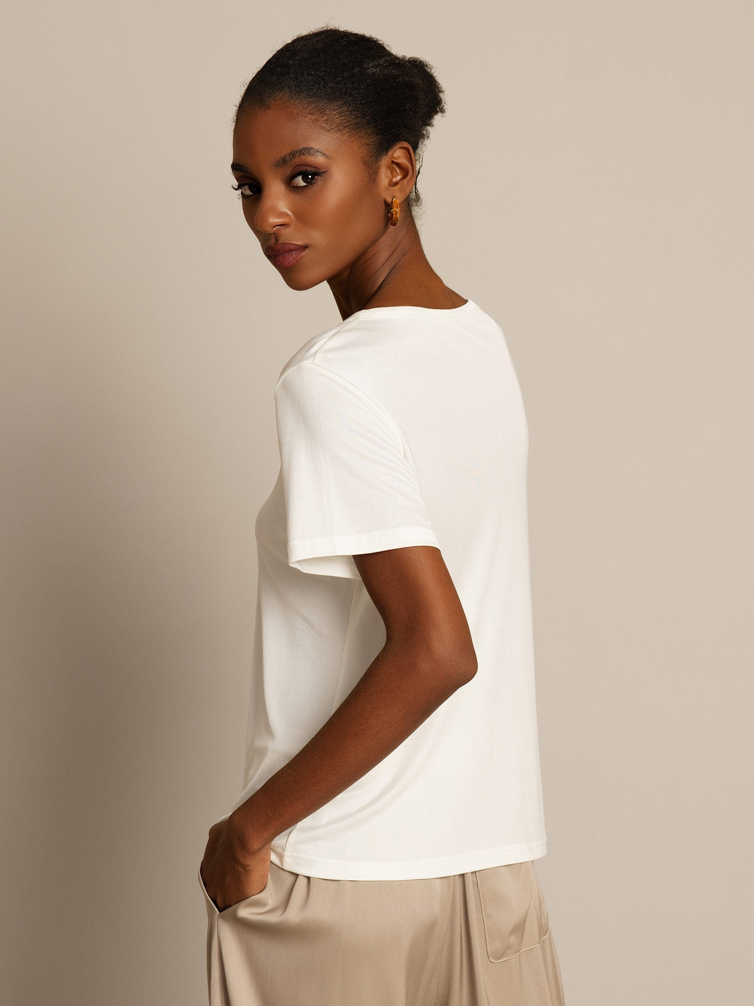 [أبيض] SilkSilky-SA محبوك الحرير رقبة مستديرة تي شيرت نسائية 002,