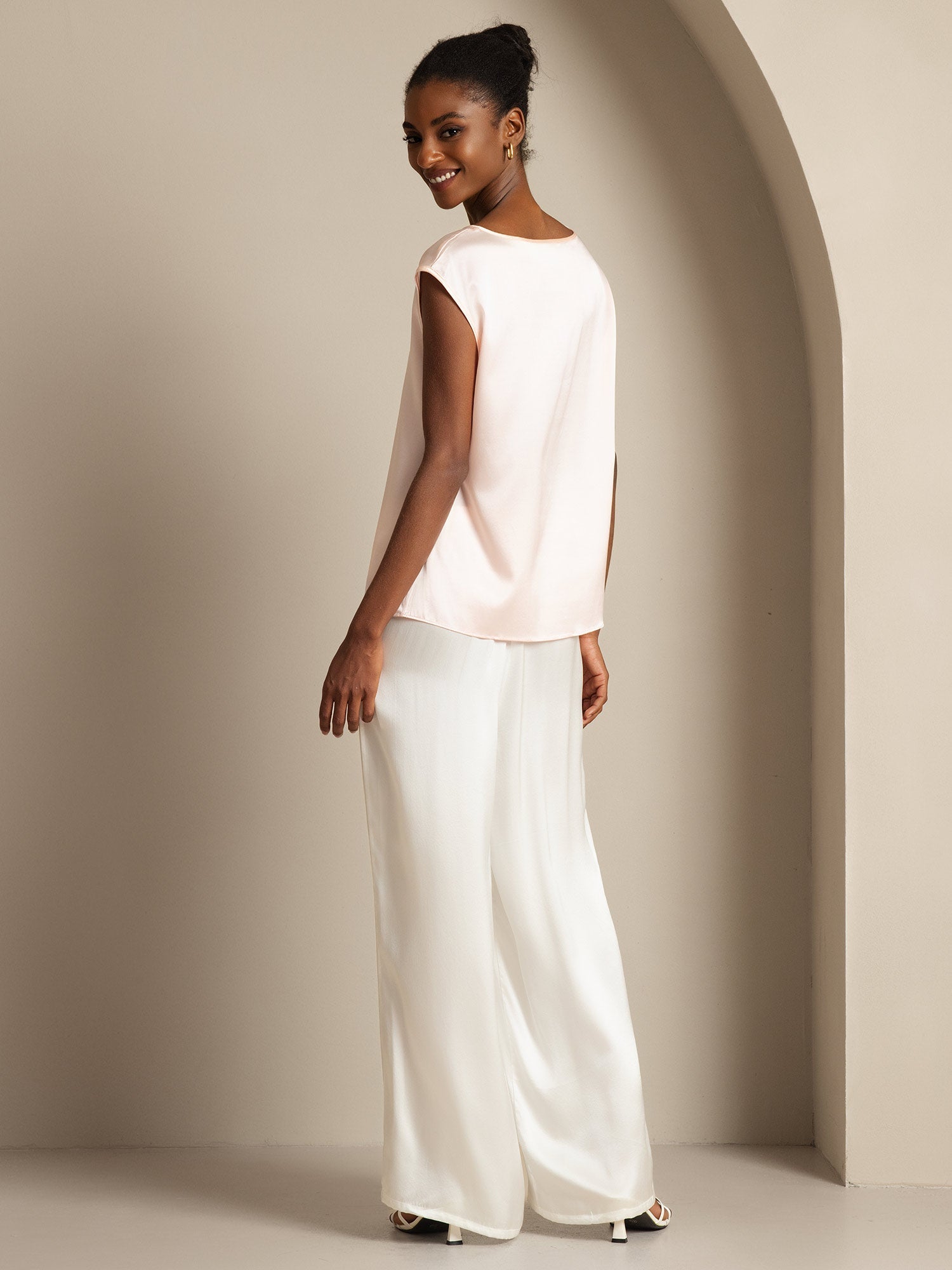 [لون القرنفل] SilkSilky-SA 19Momme الحرير رقبة مستديرة تي شيرت نسائية 002,