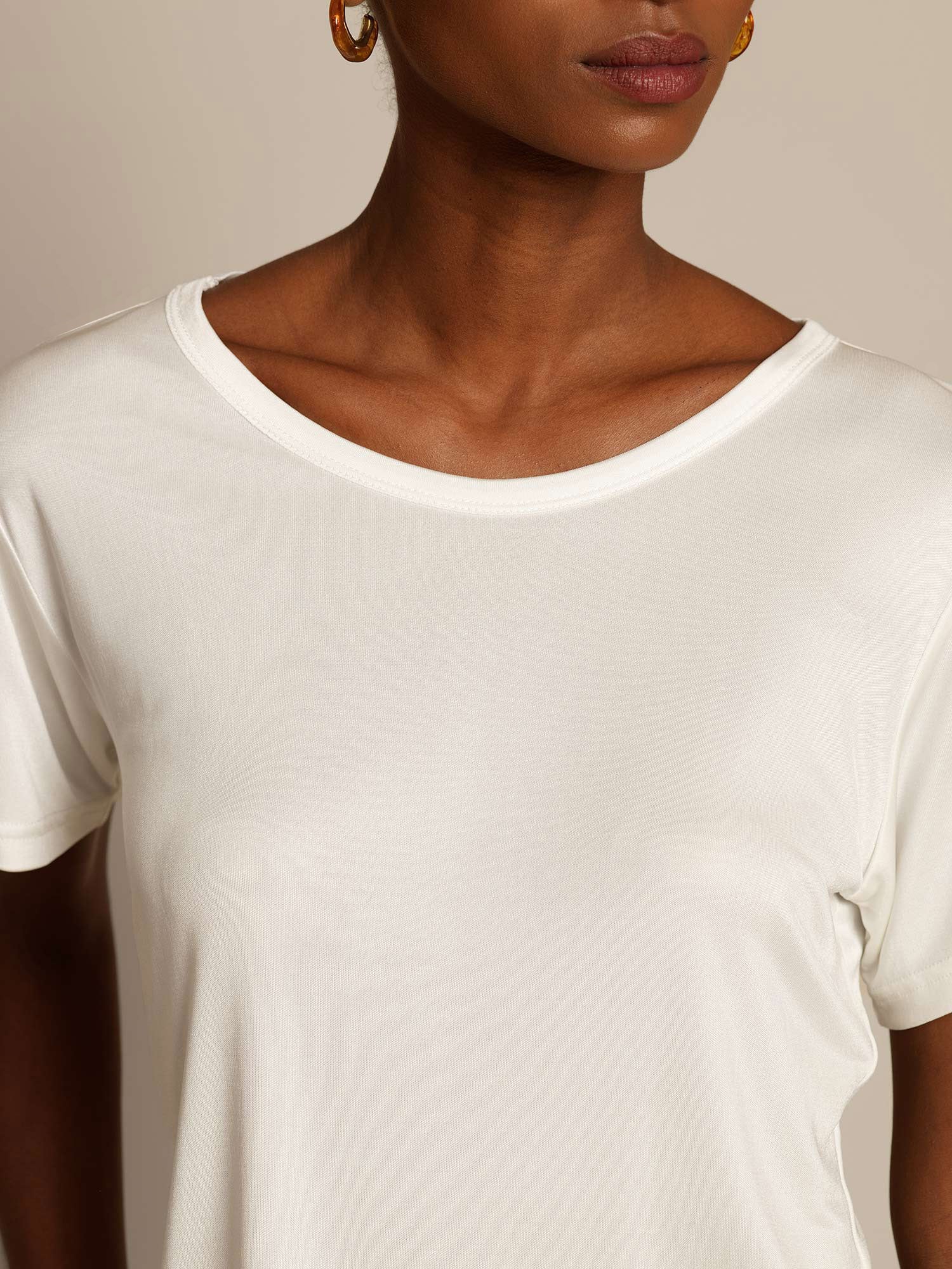 [أبيض] SilkSilky-SA محبوك الحرير رقبة مستديرة تي شيرت نسائية 004,