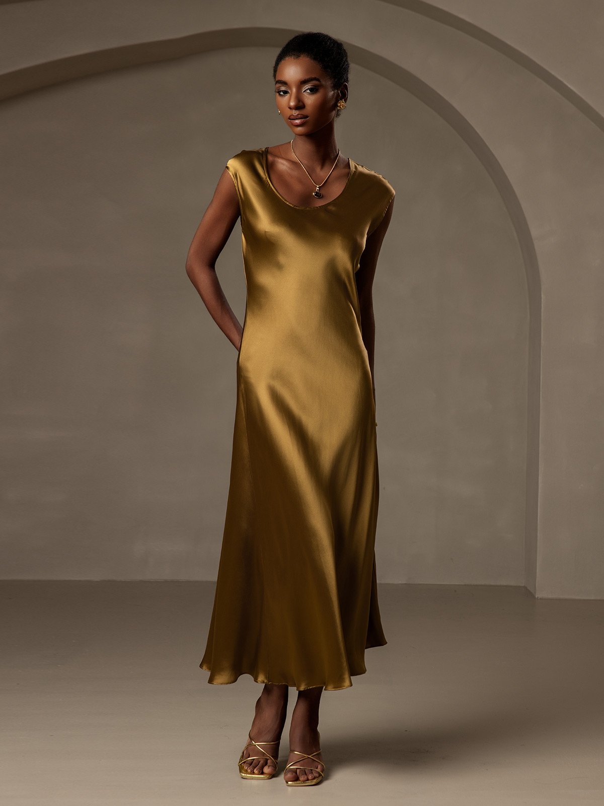 [بني] SilkSilky-SA 19Momme الحرير بدون أكمام رقبة مستديرة فساتين نسائية 004