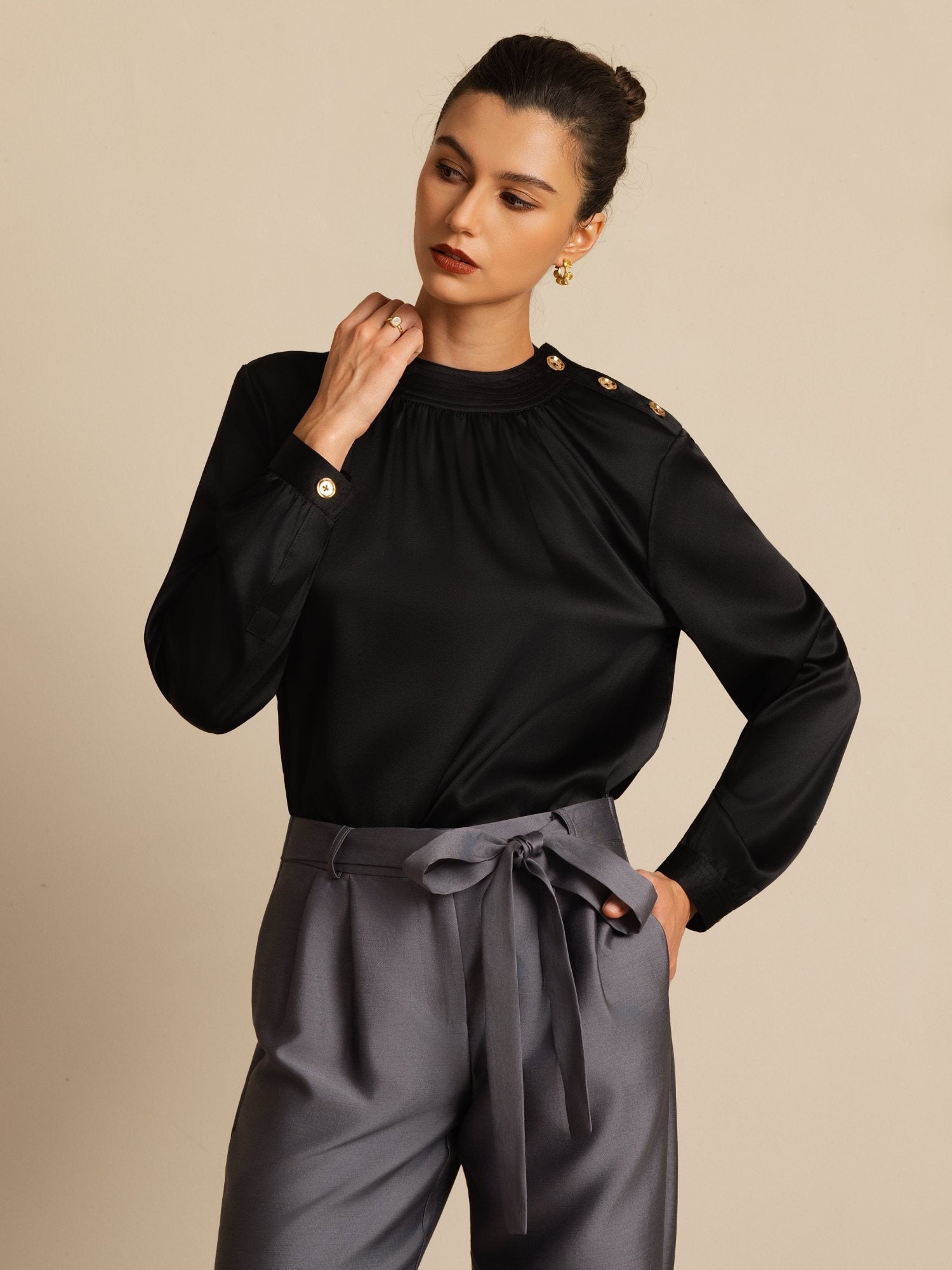 [أسود] SilkSilky-SA 19Momme الحرير الأكمام الطويلة رقبة مستديرة بلوزة 001