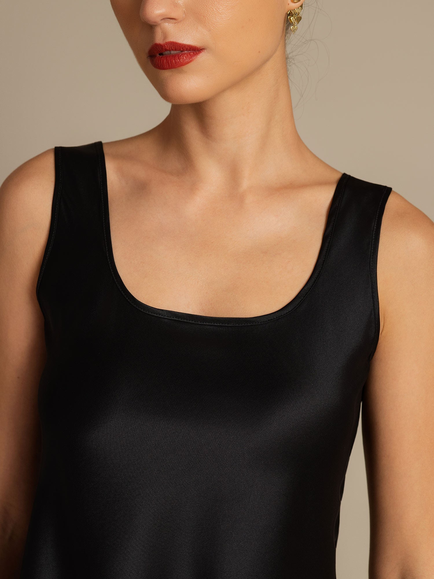 [أسود] SilkSilky-SA 19Momme الحرير رقبة على شكل حرف U كامي 006,