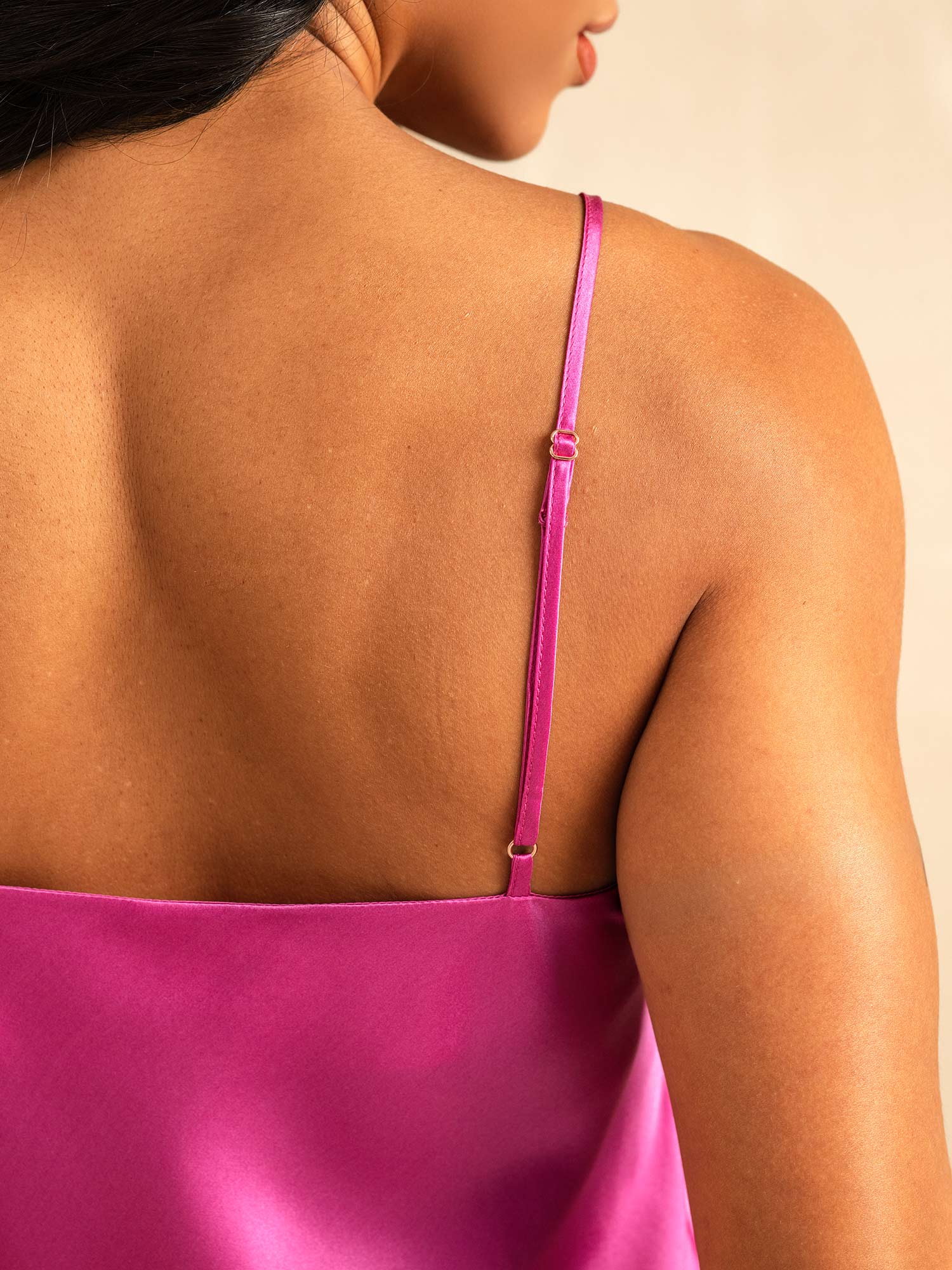 [وردة حمراء] SilkSilky-SA الحرير الخالص رقبة على شكل حرف V مجموعة قميص قصير 006