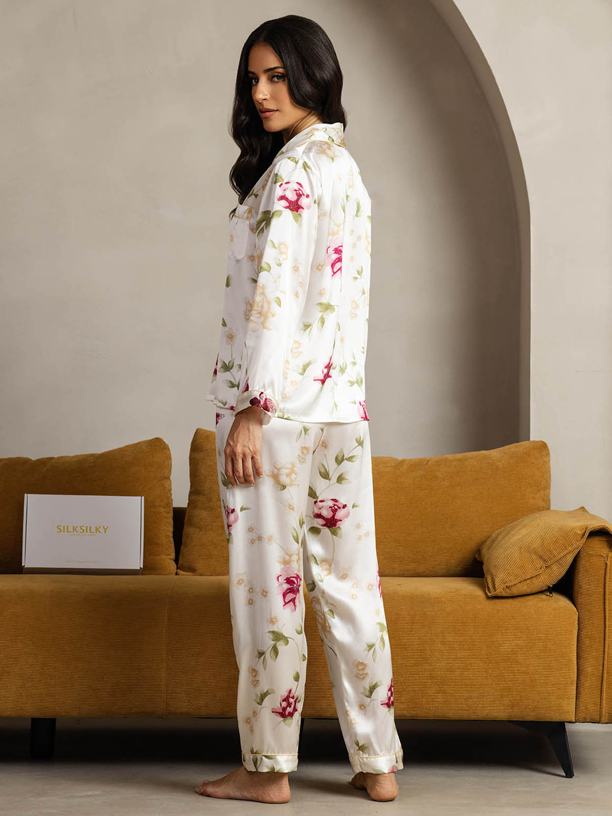 [زهور عاجية] SilkSilky-SA الحرير الخالص Womens Pajamas 002