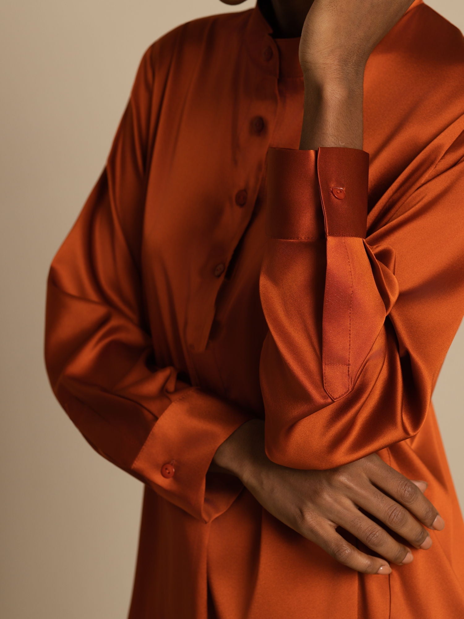 [الكراميل] SilkSilky-SA 19Momme الحرير الأكمام الطويلة ياقة القاع بلوزة 005