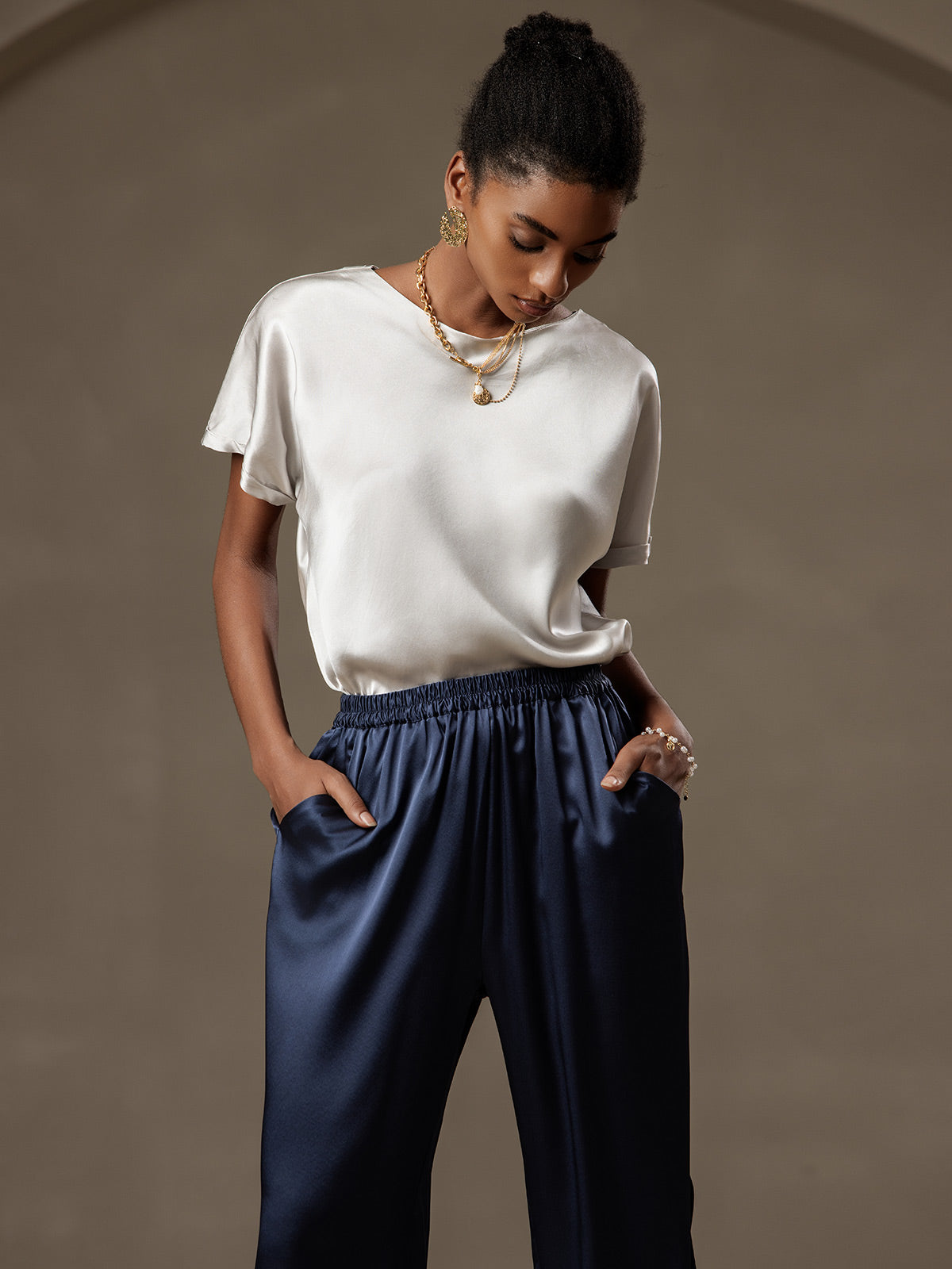 [رمادي فاتح] SilkSilky-SA 19Momme الحرير الأكمام القصيرة رقبة مستديرة تي شيرت نسائية 005