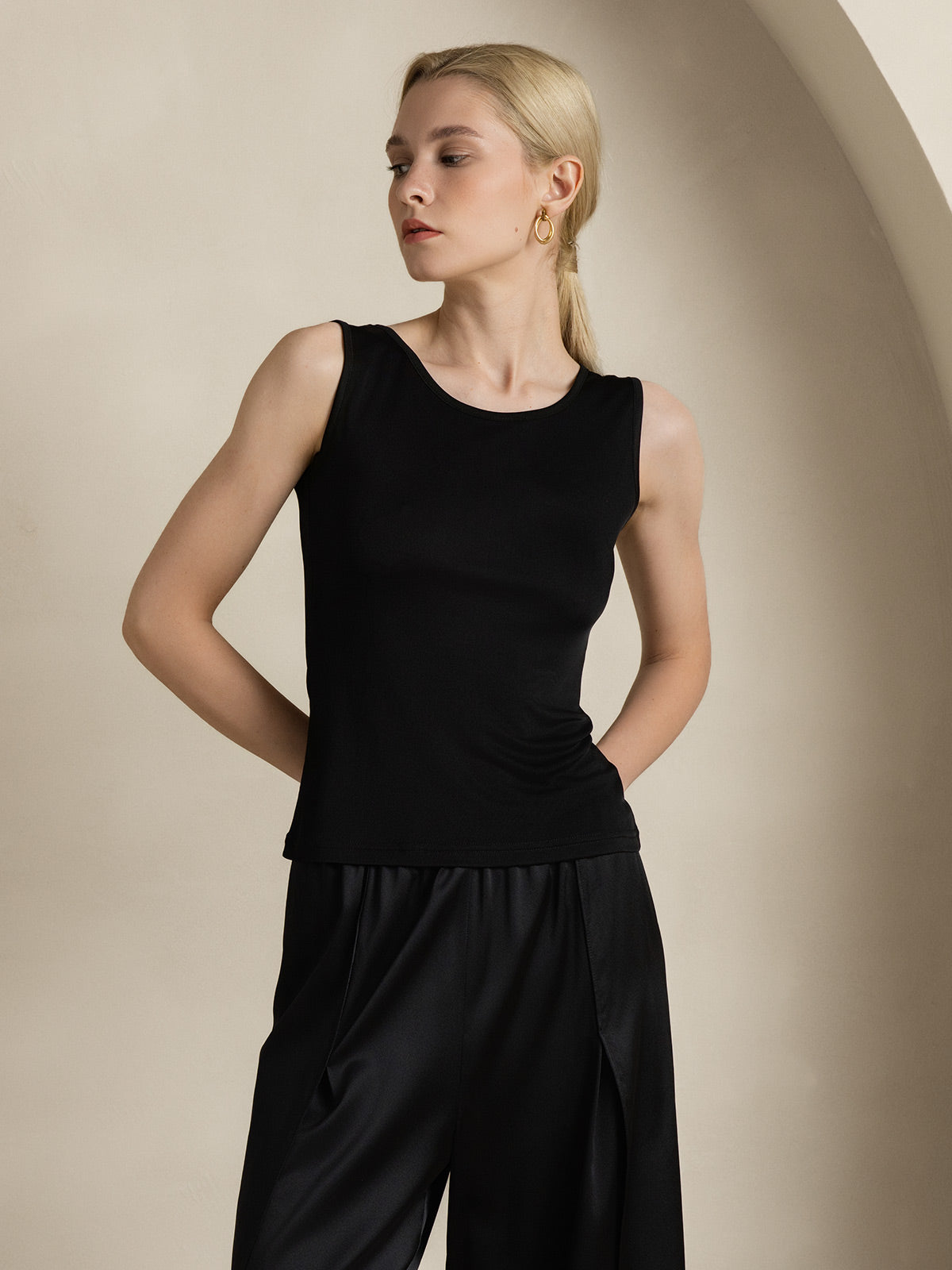 [أسود] SilkSilky-SA محبوك الحرير رقبة مستديرة تي شيرت نسائية 006,