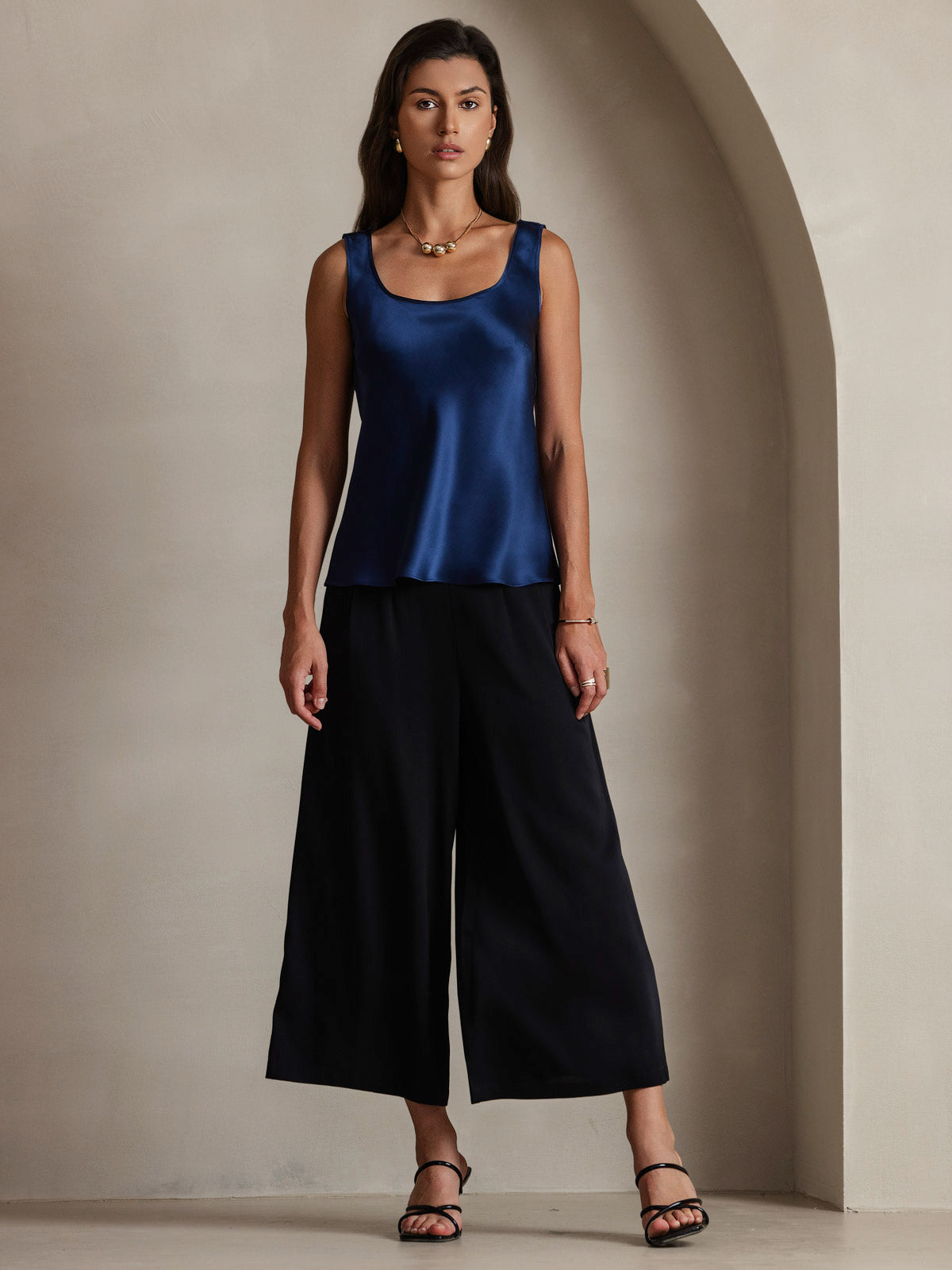 [أزرق غامق] SilkSilky-SA 19Momme الحرير رقبة على شكل حرف U كامي 001,