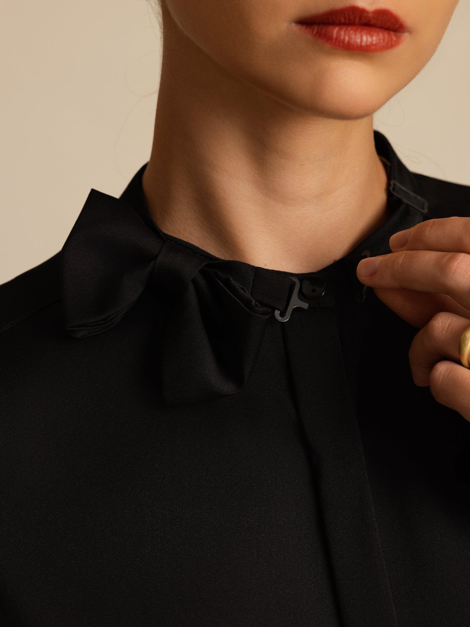 [أسود] SilkSilky-SA 19Momme الحرير الأكمام الطويلة ياقة القاع بلوزة 005