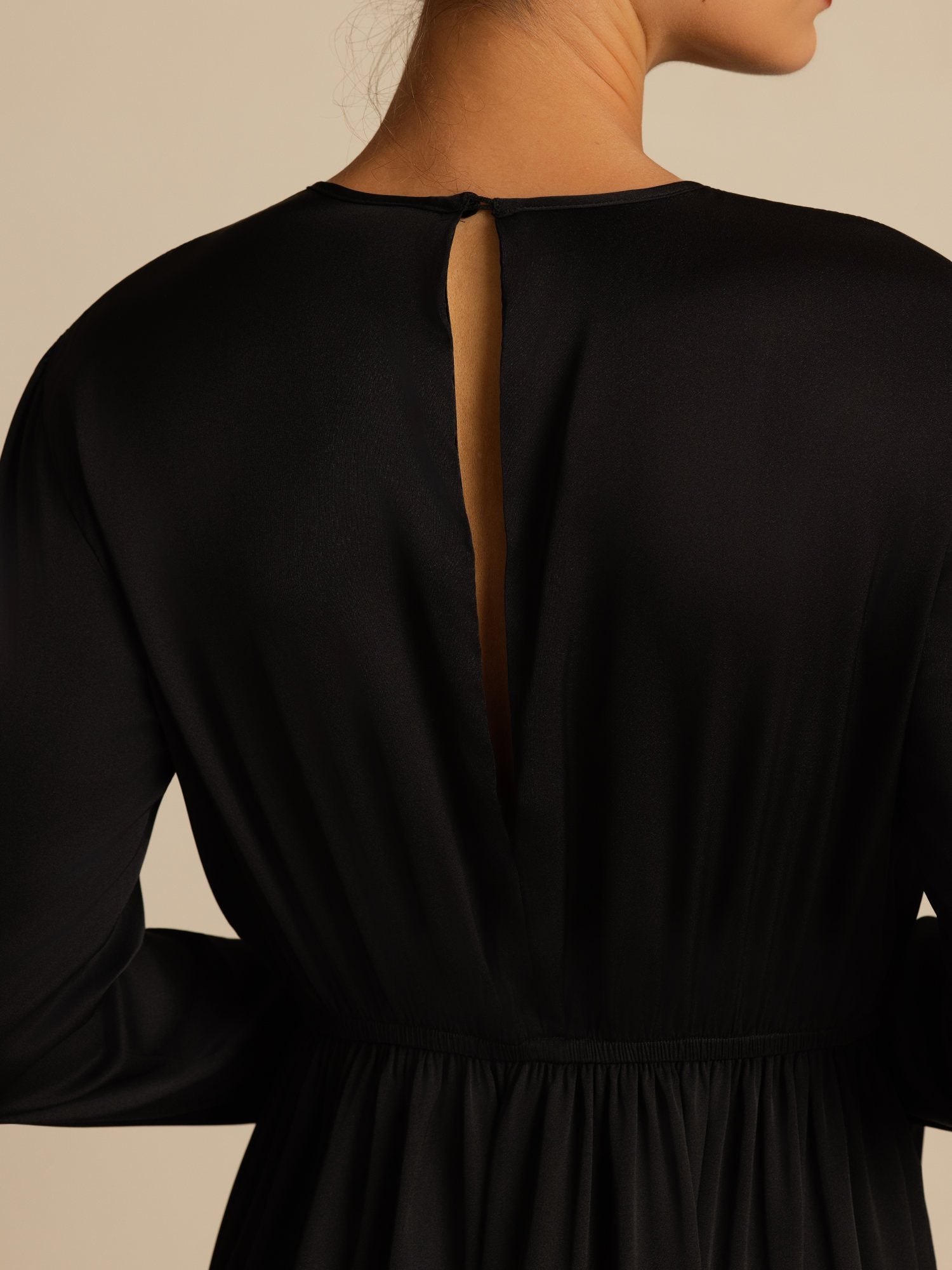 [أسود] SilkSilky-SA 19Momme الحرير الأكمام الطويلة رقبة مستديرة فساتين نسائية 004