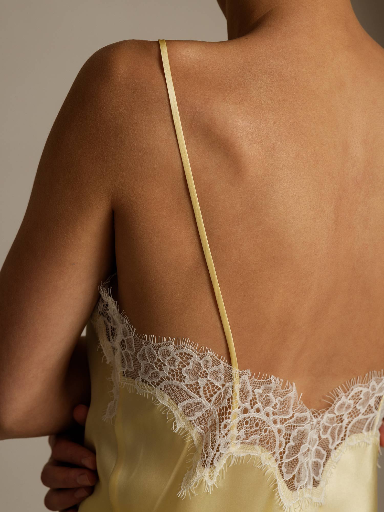 [أصفرفاتح] SilkSilky-SA الحرير الخالص Camisoles 005