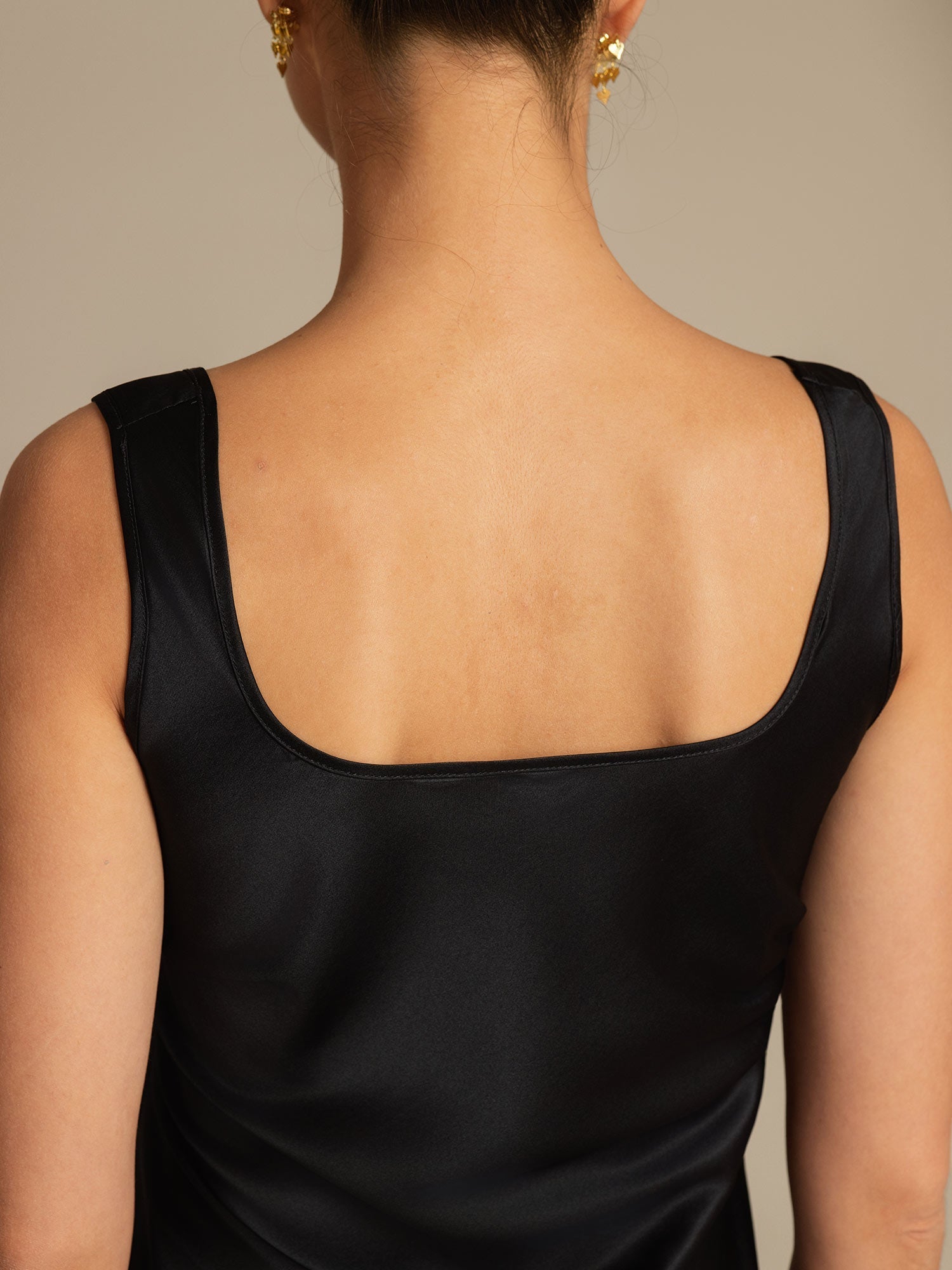 [أسود] SilkSilky-SA 19Momme الحرير رقبة على شكل حرف U كامي 007,