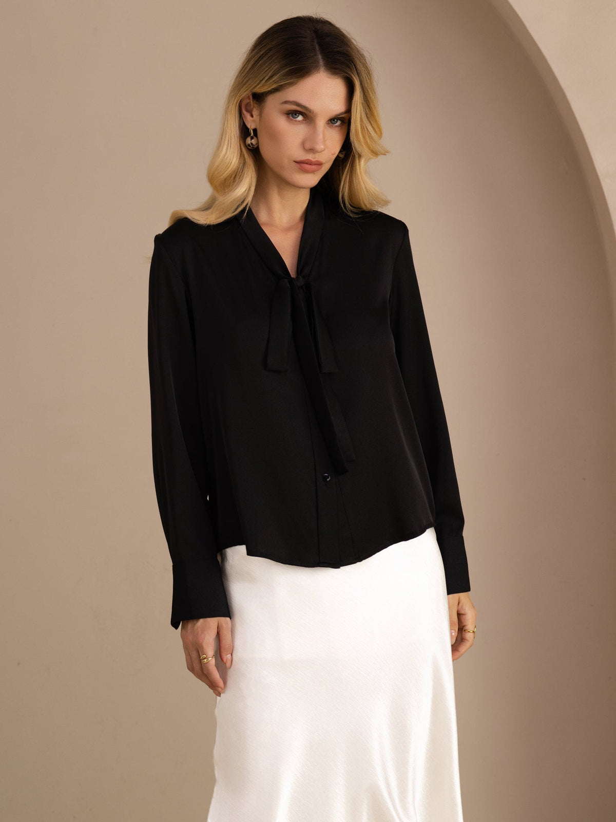 [أسود] SilkSilky-SA Long Sleeve Tie Neck بلوزات نسائية 001