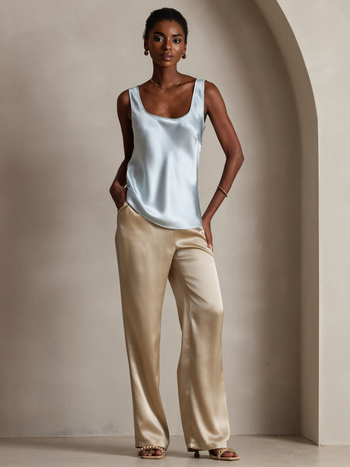 [أزرق فاتح] SilkSilky-SA 19Momme الحرير رقبة على شكل حرف U كامي 008,